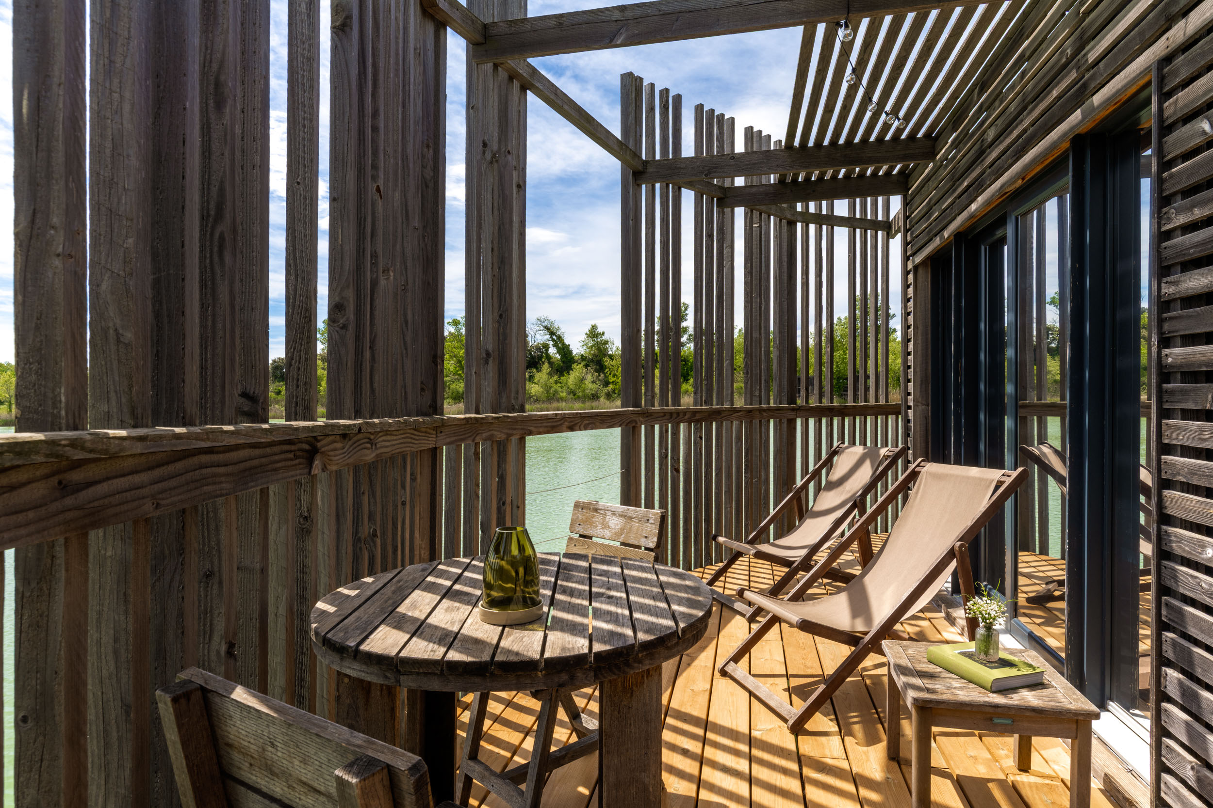 Cabane Nectar : une échappée belle sur l'eau en Provence à Sorgues — salle de bain