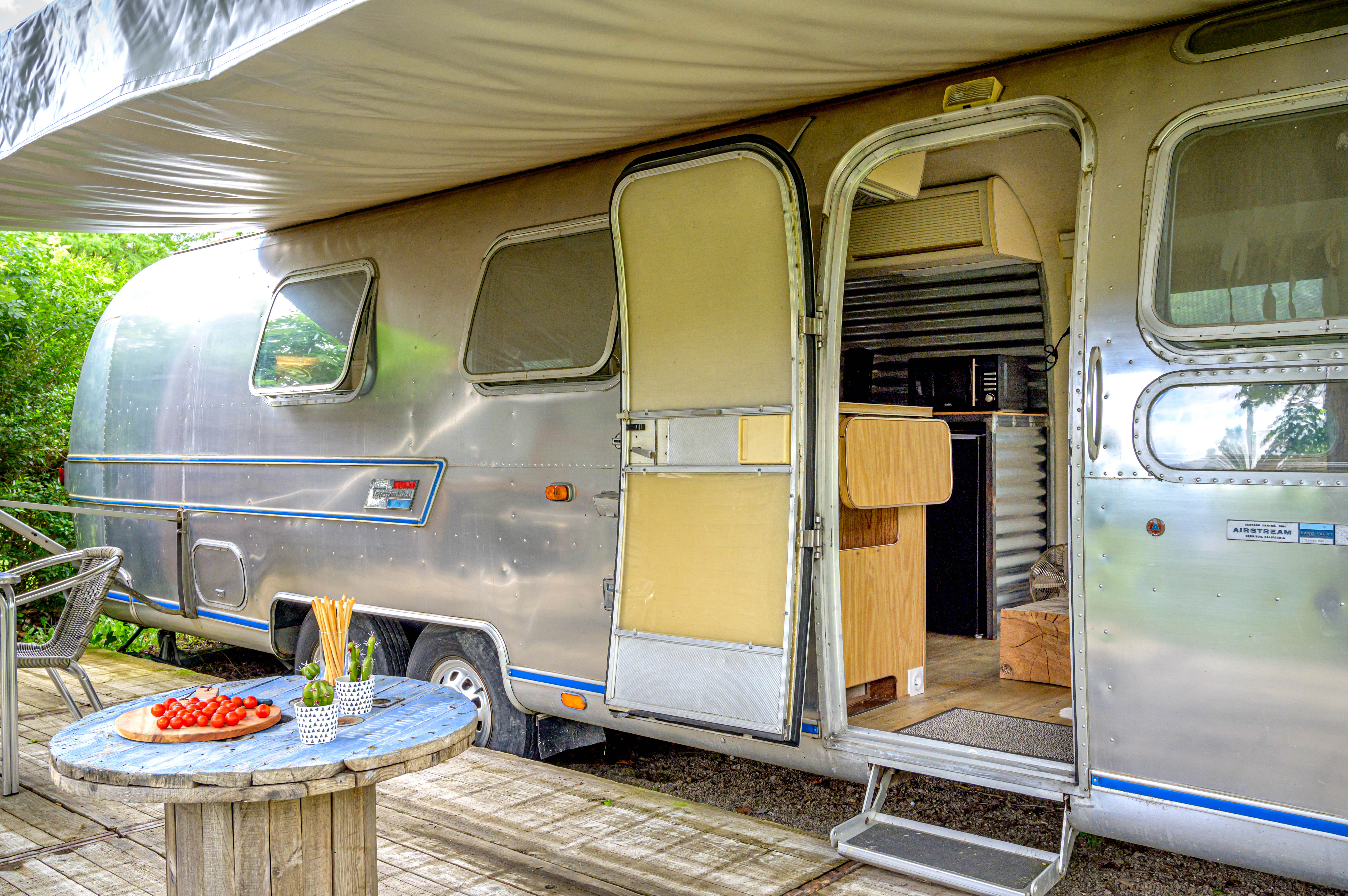 Caravane Airstream & SPA — Nuit cocooning à Hauterives (Drôme) à Hauterives — détail architectural