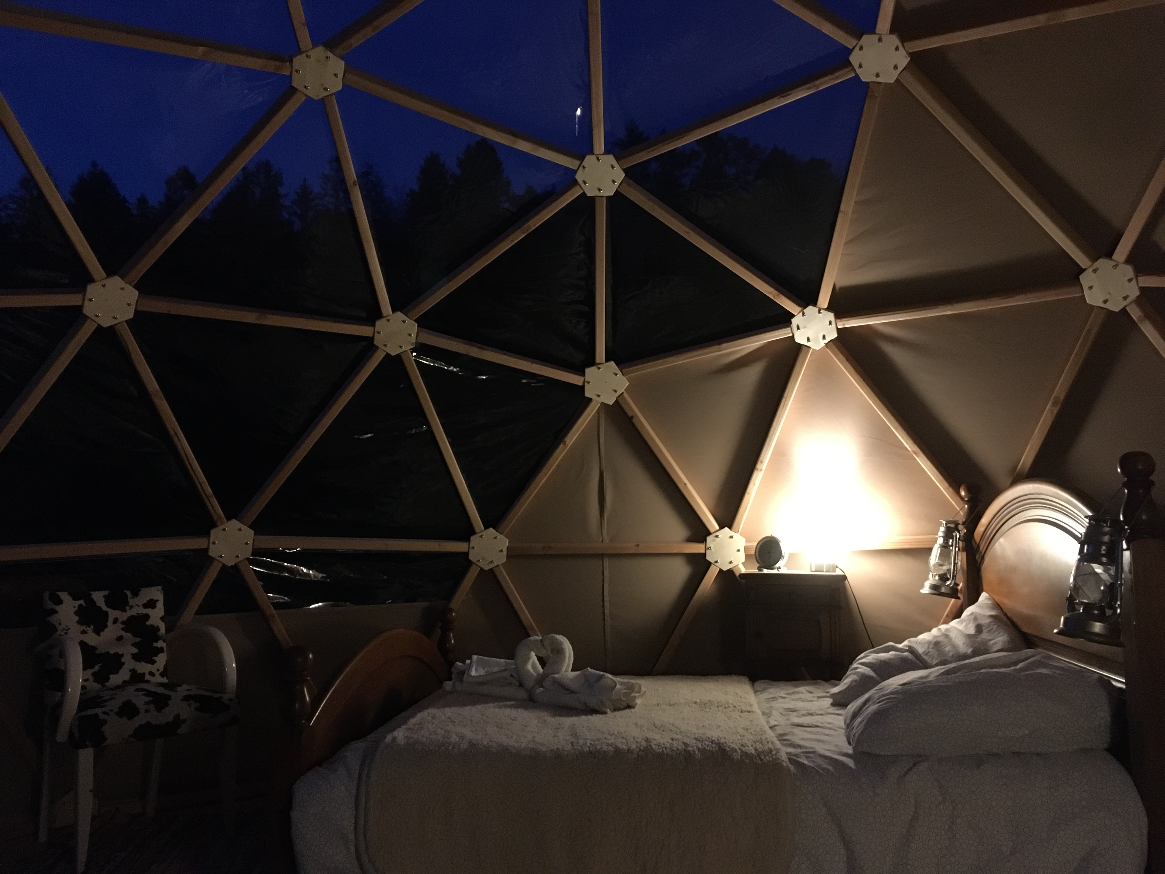 Grande ourse — Dôme avec terrasse sur pilotis à Meuse à Saint-Remy-la-Calonne — espace de vie