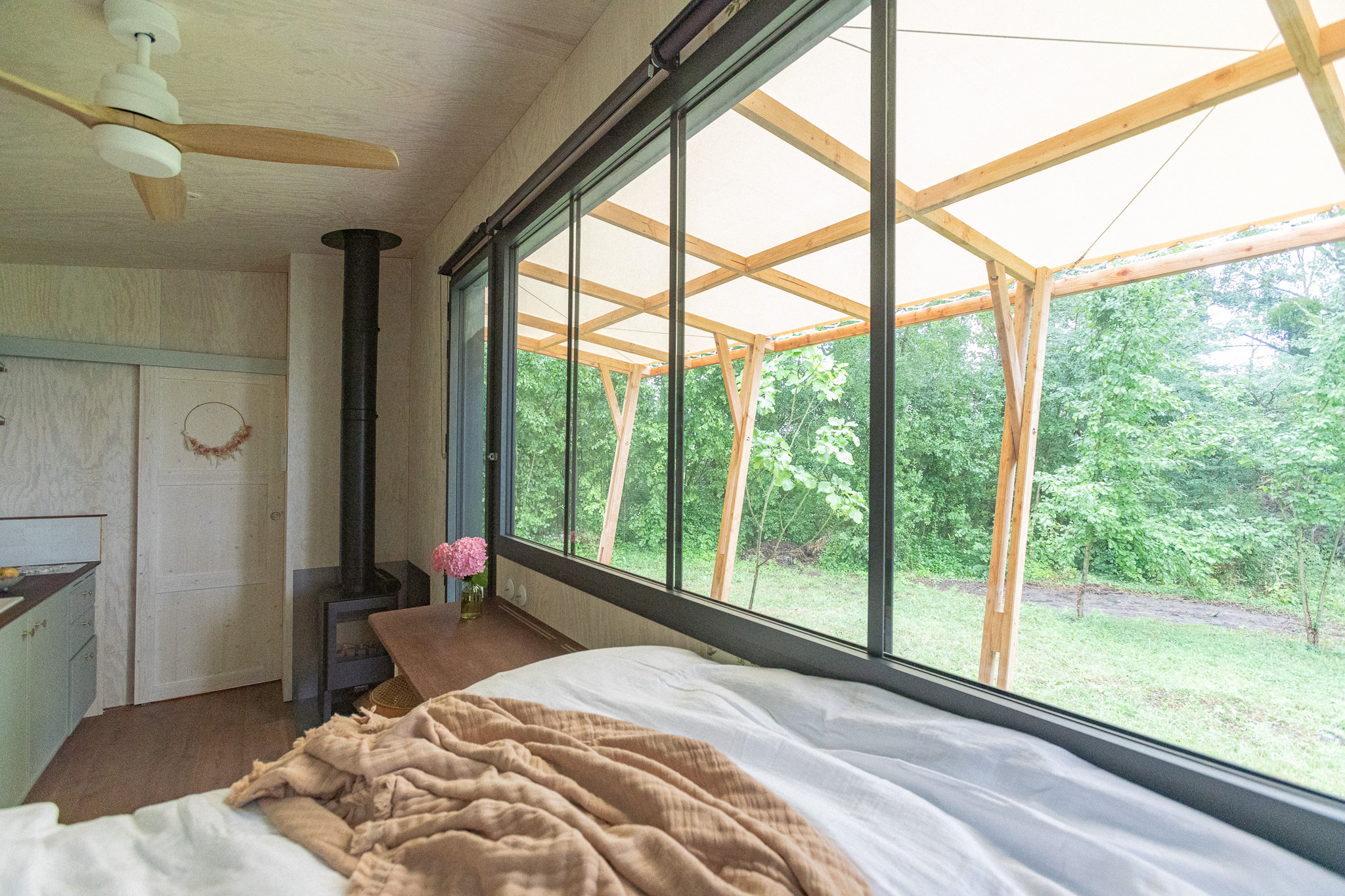 Lodge cosy & spa — Tiny House avec spa à Calvados à Noues de Sienne — détail architectural