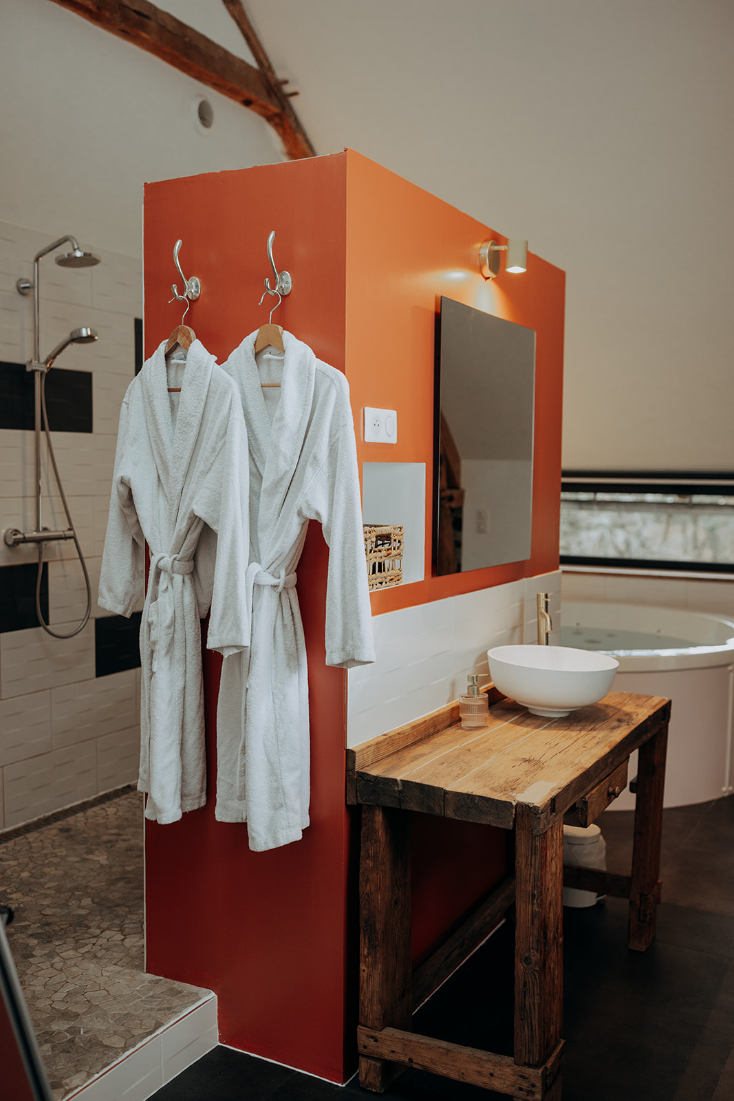 La suite des Hauts de Bagadou : une évasion romantique en Midi-Pyrénées à Martel — salle de bain