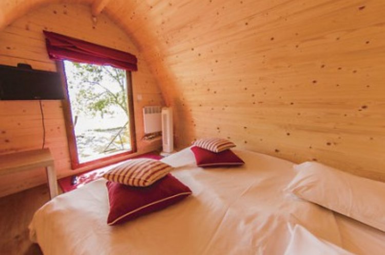 Séjournez dans un pod enchanteur en Rhône-Alpes à Vogüé — espace de vie