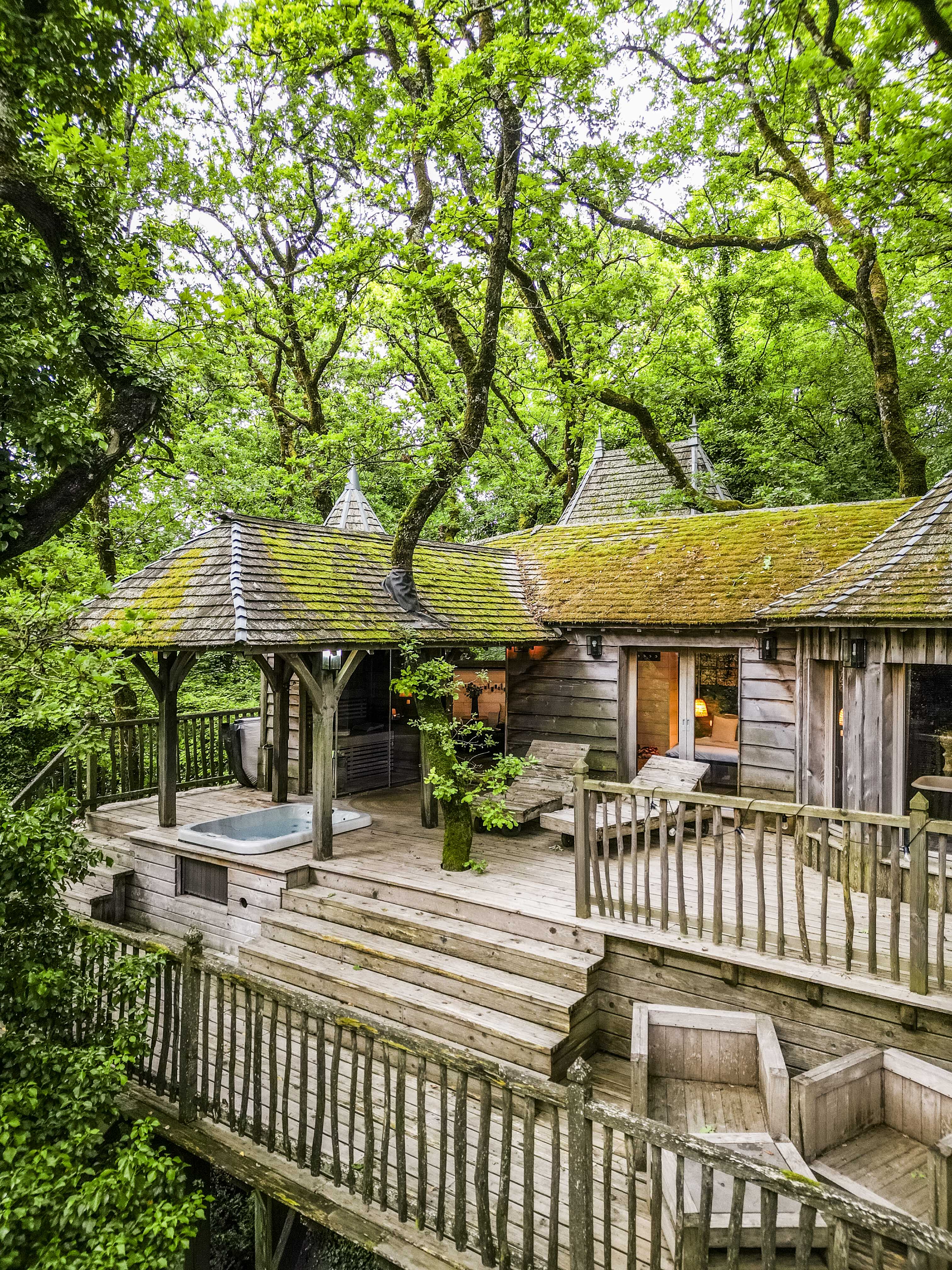 Cabane Château Puybeton & Spa : une expérience unique en Aquitaine à Beaumontois En Perigord — vue depuis la terrasse
