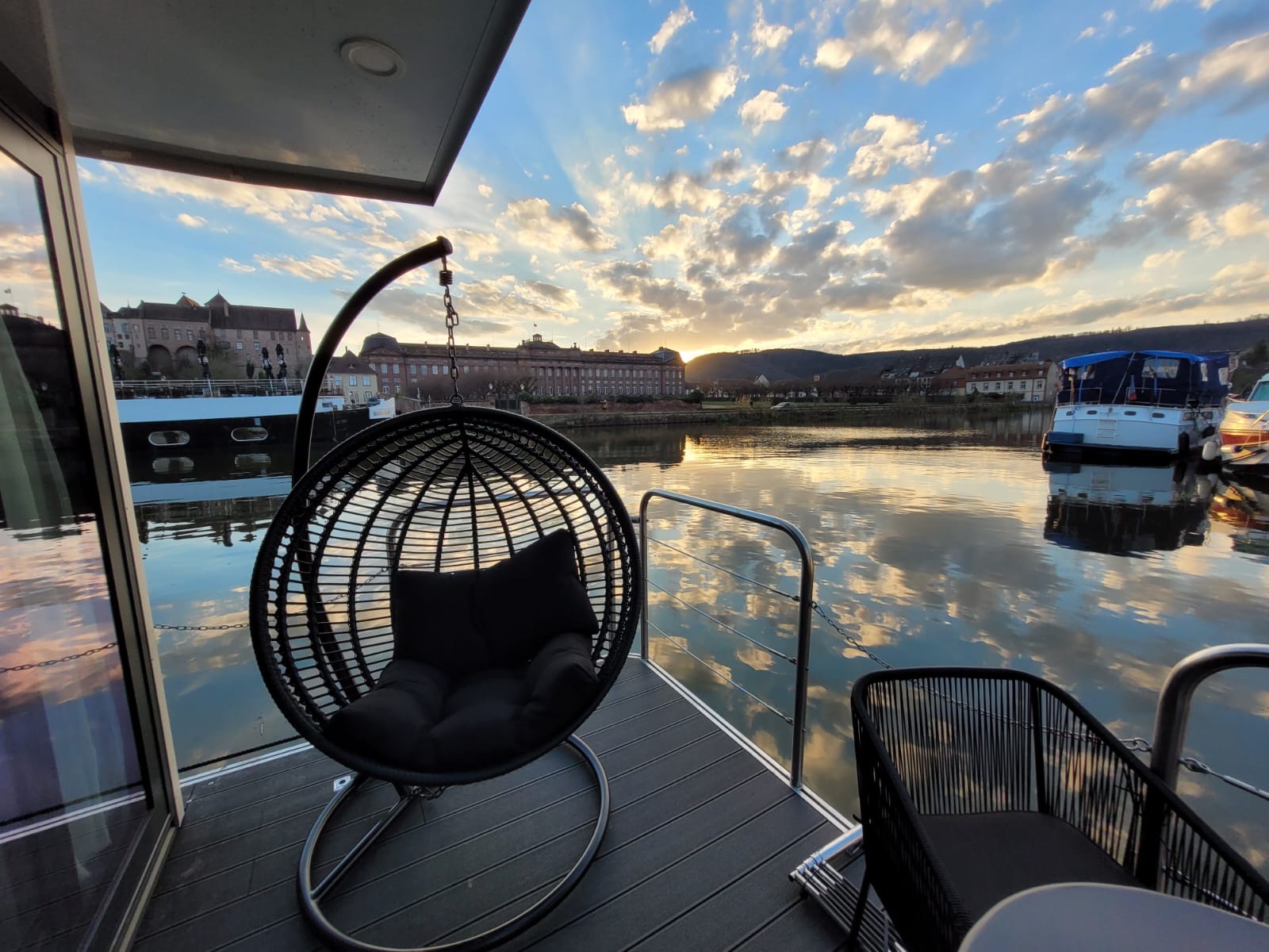 Évasion en Suite flottante Supérieure avec Balnéo en Alsace à Saverne — vue depuis la terrasse