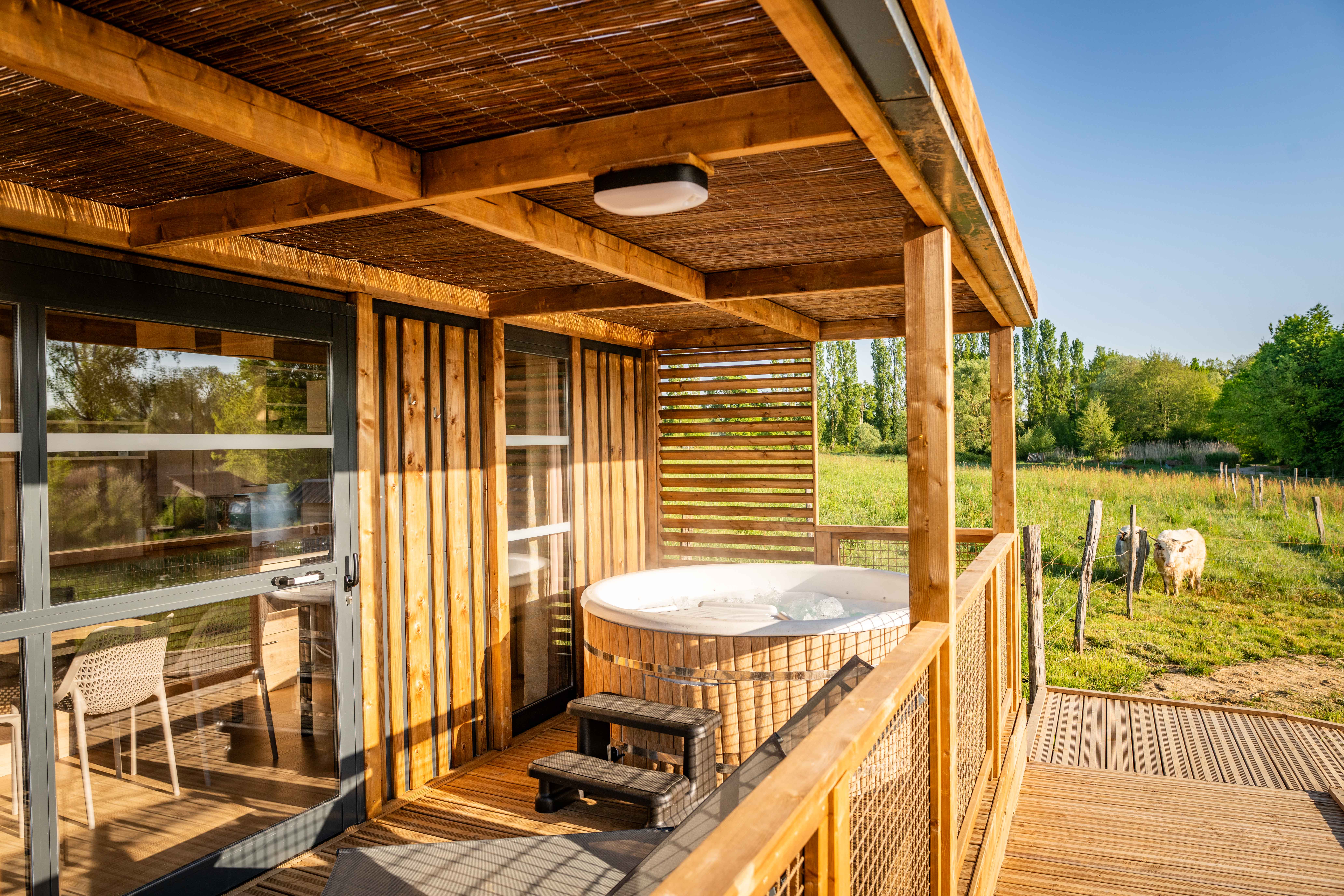 Cabane PMR Spa — Évasion relaxante à Ain à Meillonnas — vue intérieure