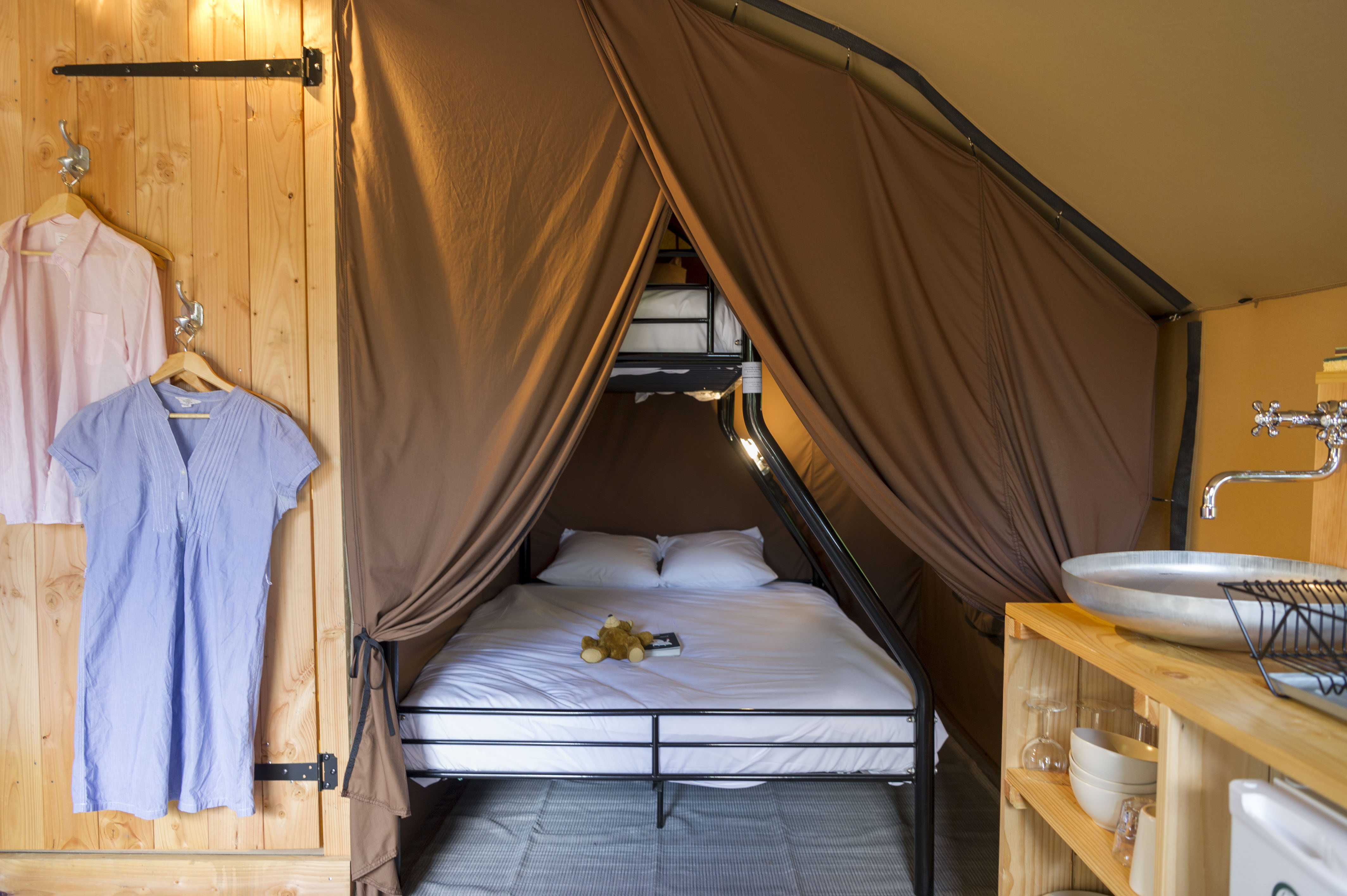 Tente Trappeur — Glamping avec spa à Cordes sur Ciel à Saint-Genis-Les-Ollières — espace de vie