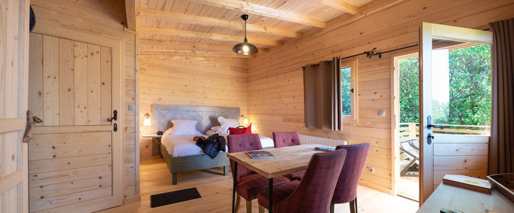 Cabane Isba : une expérience suspendue en Languedoc-Roussillon à Villalier — chambre