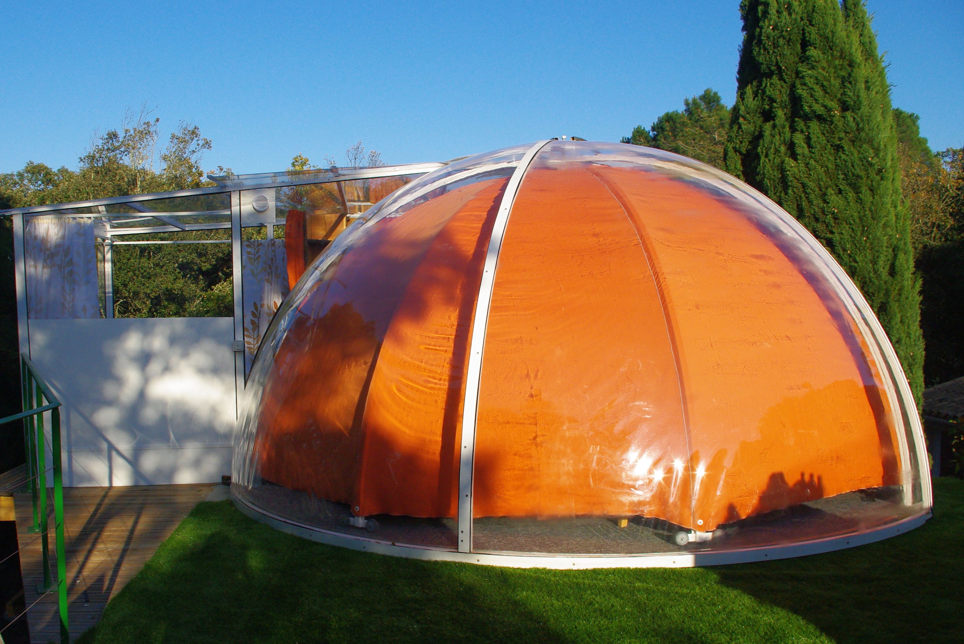 Bulle sur le toit — Nuit étoilée avec baignoire balnéo à Var à Draguignan — cuisine