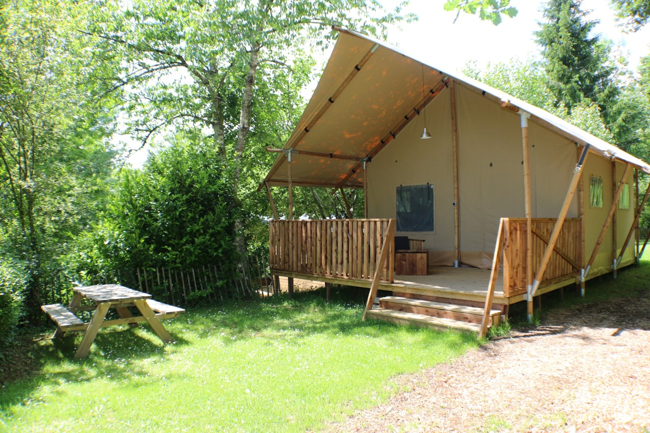 Safari Lodge SPA : une immersion au cœur de l'Auvergne à Saint Constant — vue depuis la terrasse