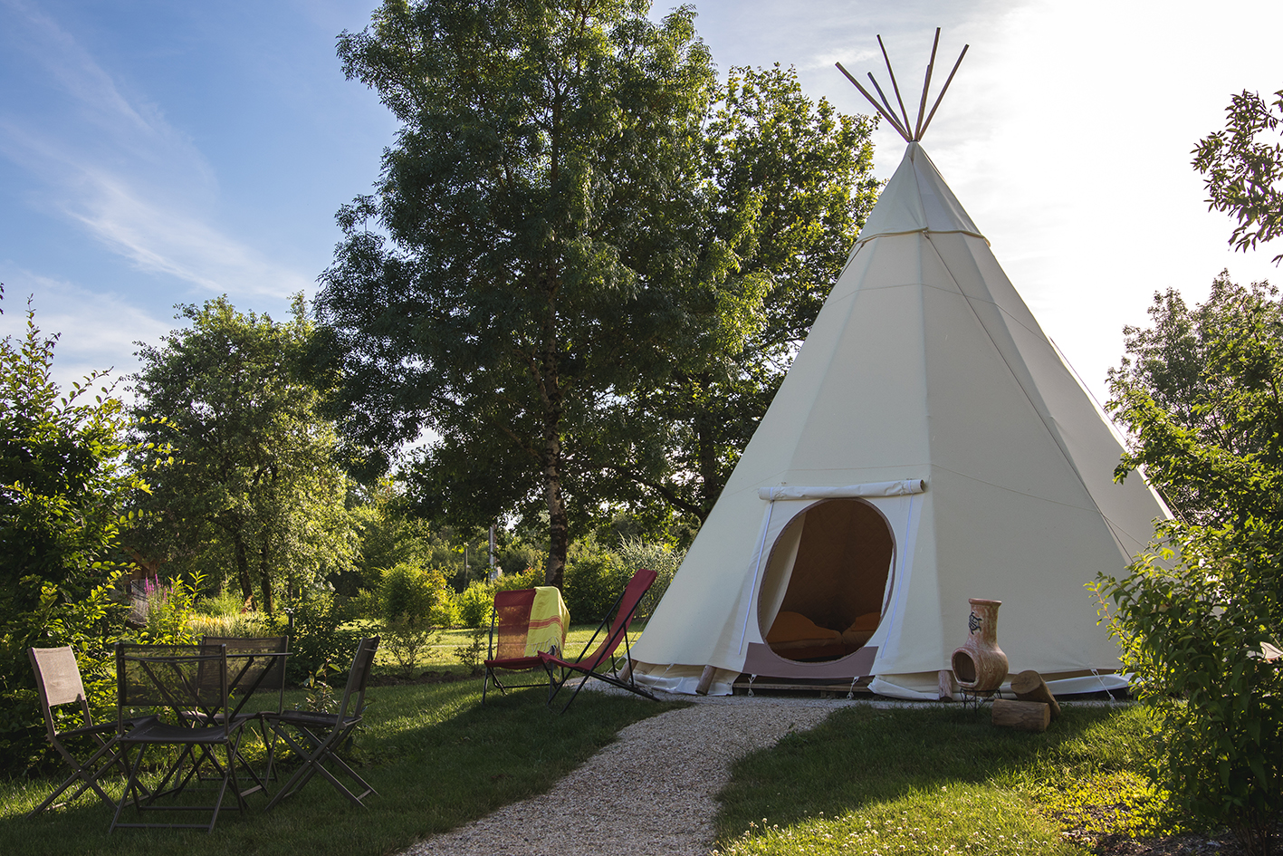 Un tipi indien pour une escapade en pleine nature à Angé — vue intérieure