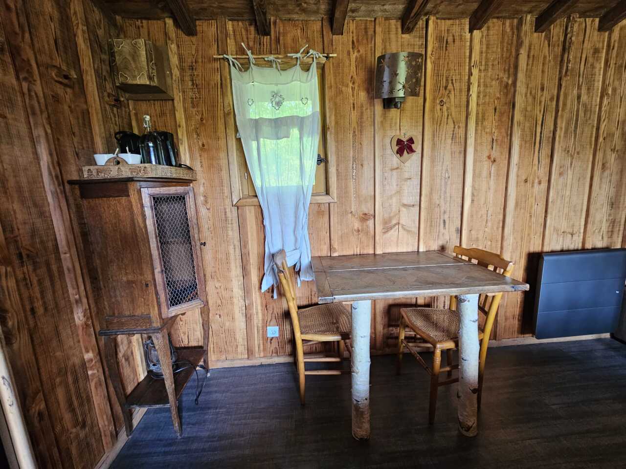 L'Ourson Love : une cabane sur pilotis au cœur de la Picardie à Essuiles — environnement naturel