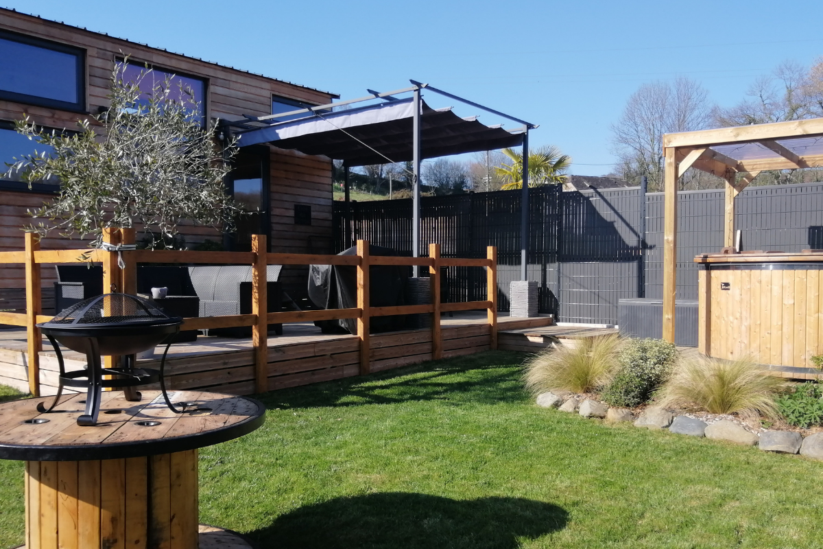Tiny-House L'ours des Pyrénées — Séjour bien-être avec bain nordique à Hautes-Pyrénées à Tarbes — vue intérieure