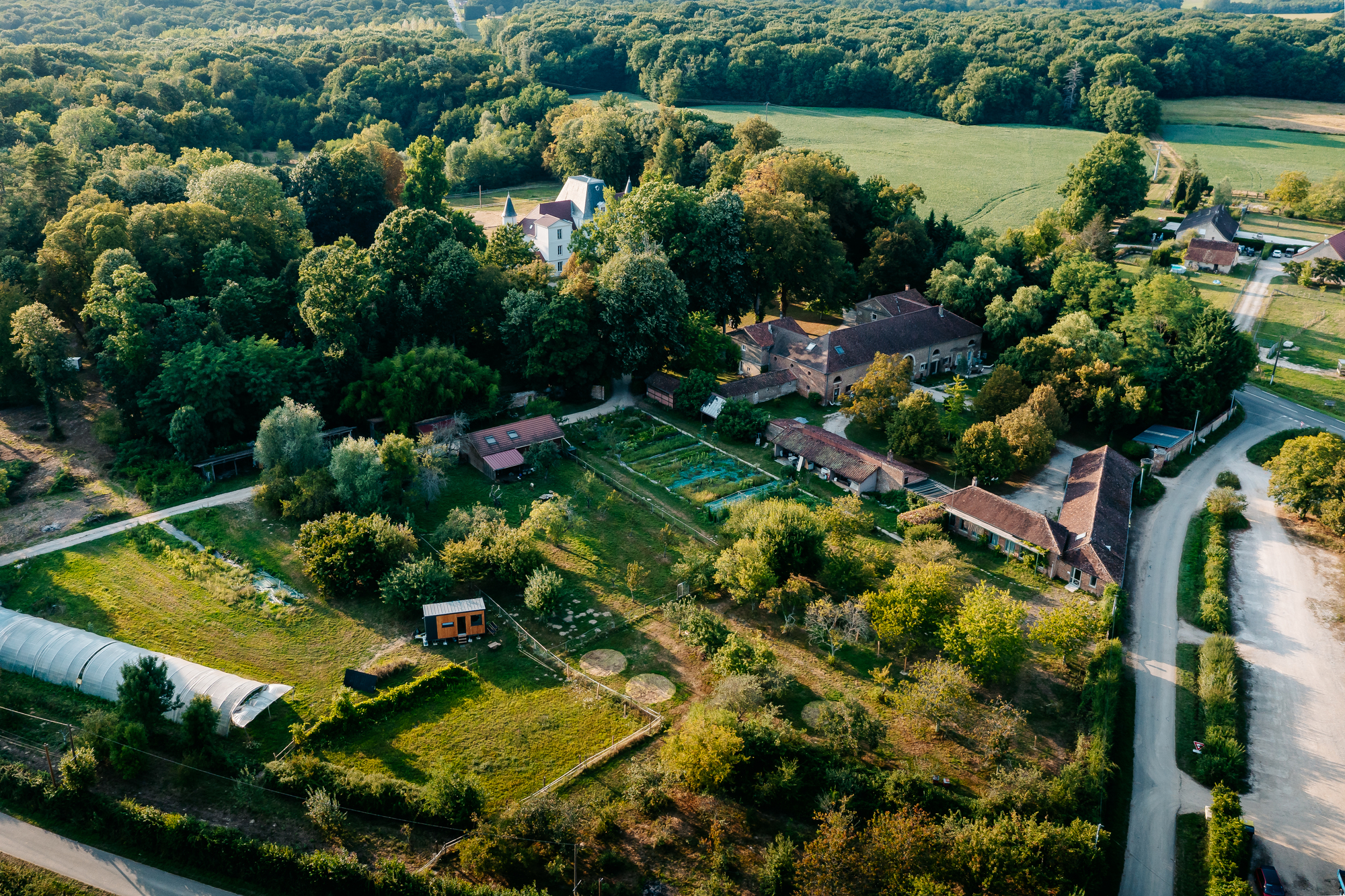 Escapade Châtelaine — Tiny House avec spa à 1h20 de Lyon à Chalon-sur-Saône — détail architectural