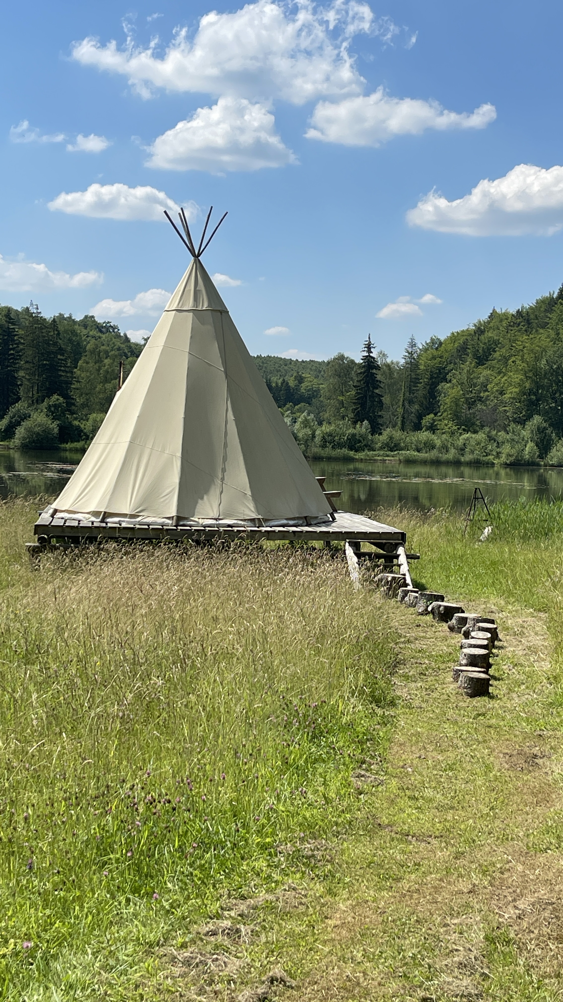 Un dôme enchanteur au cœur de la Lorraine à Hannonville Sous Les Côtes — environnement naturel