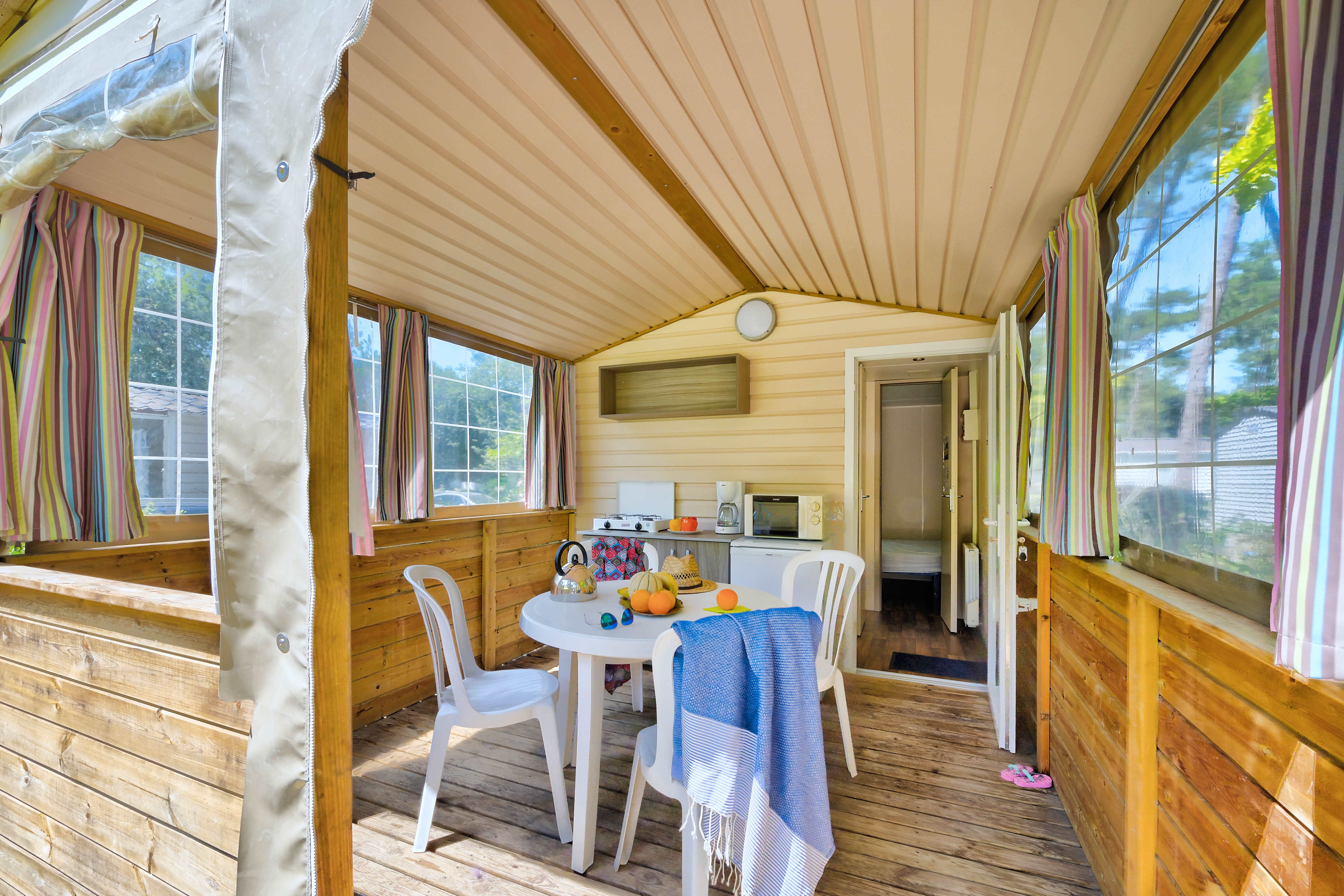 Cabane Nature — Séjour insolite avec spa à Flower Camping Au Bois des Biches à Saint-Jean-de-Monts — chambre
