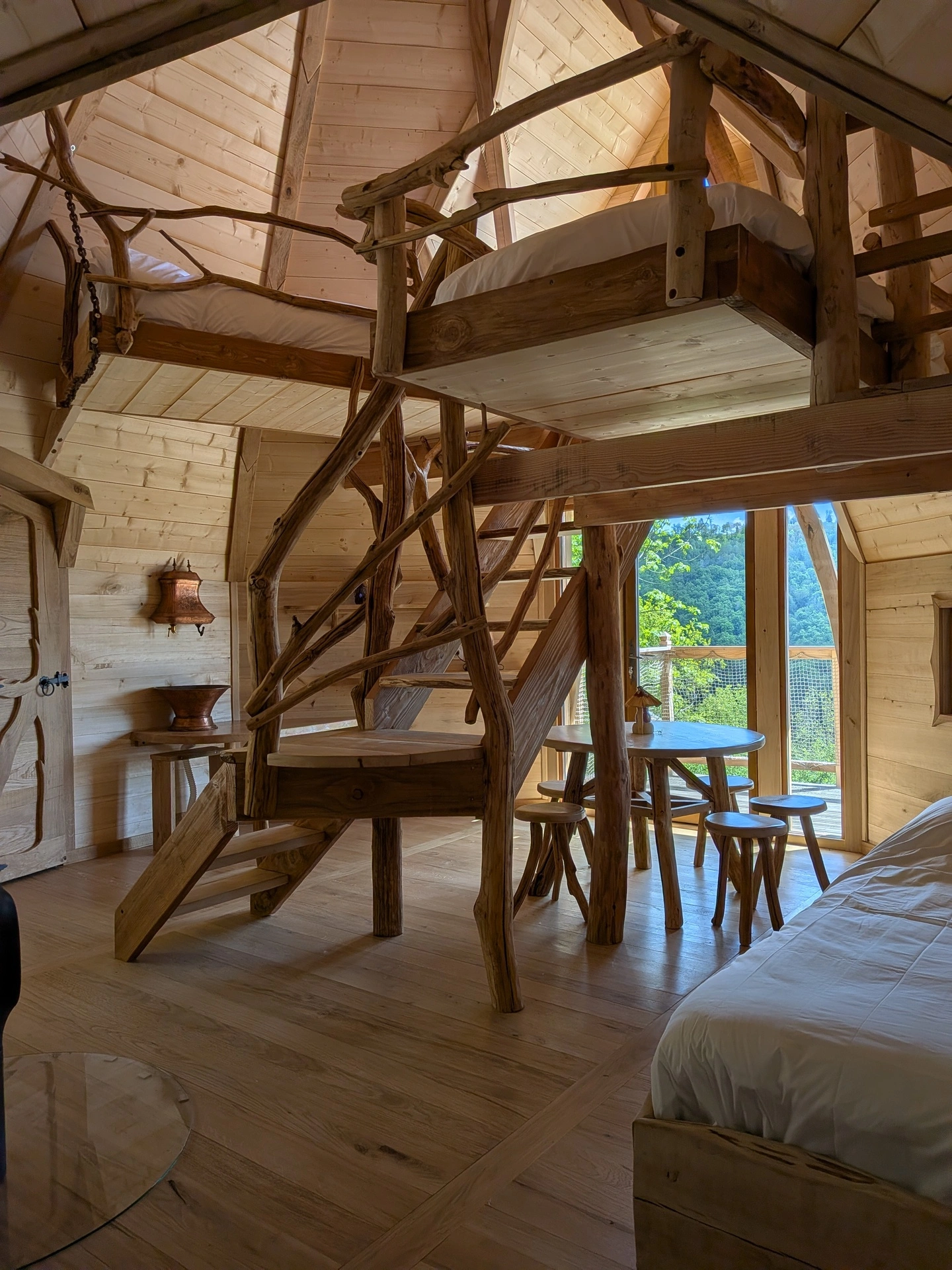 Le château des Havres Verts — Cabane sur pilotis avec spa à Cantal à Madic — vue depuis la terrasse