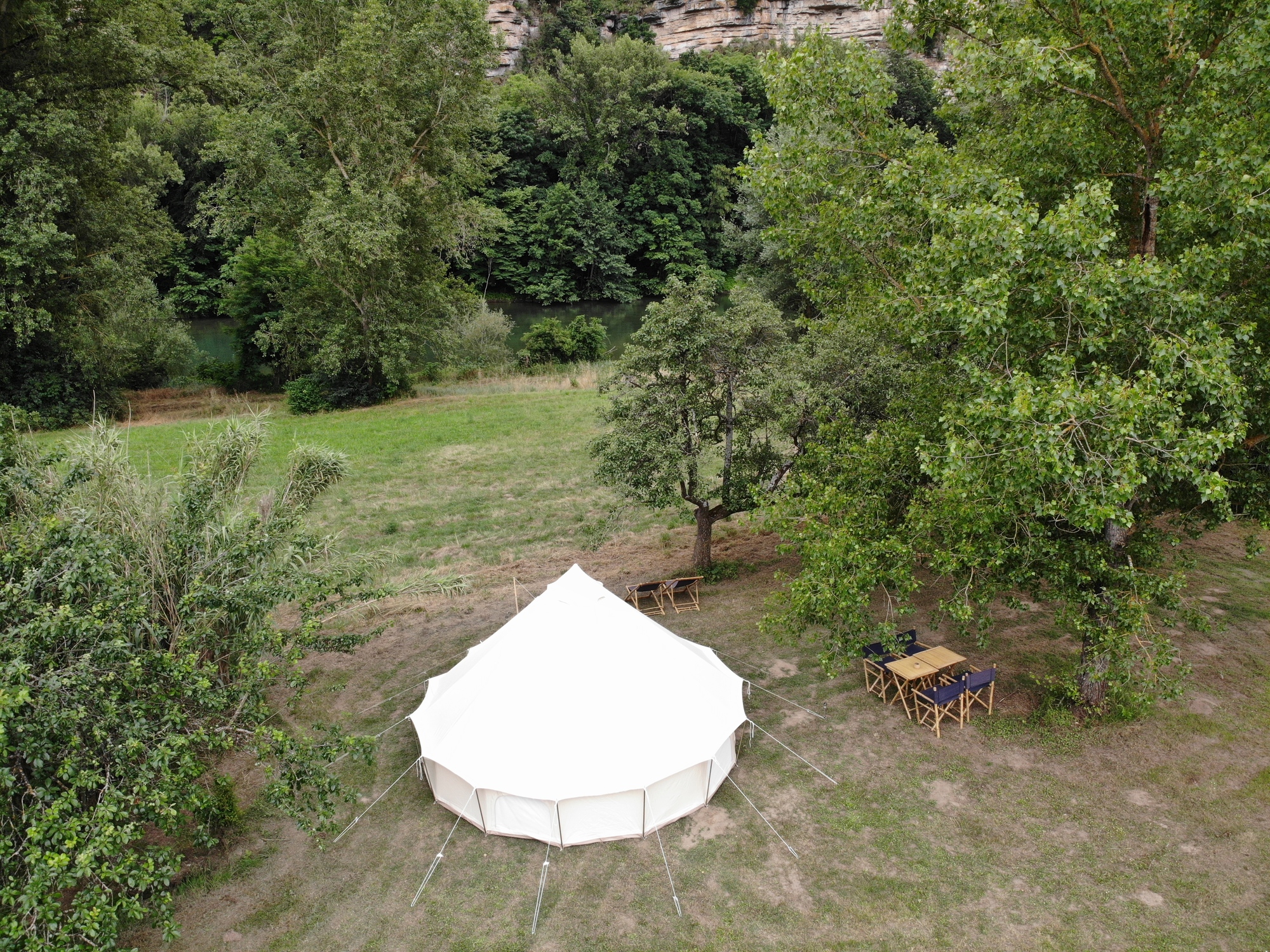 Lodge Cassiopée — Tente lodge avec spa à Saint-Céré (Lot) à Saint-Céré — détail architectural