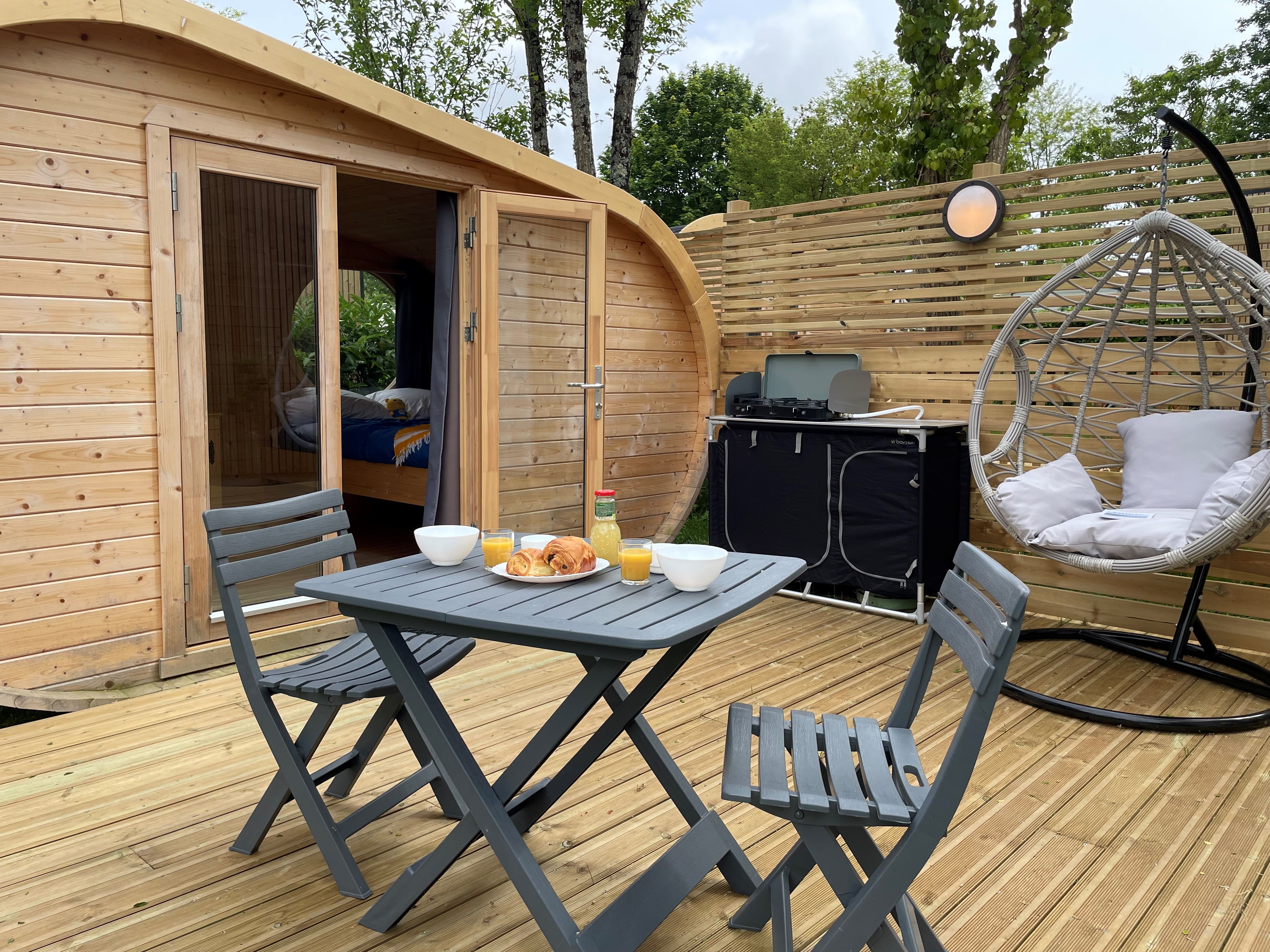 Une cabane de hobbit pour une escapade enchantée à Talmont Saint Hilaire — salle de bain