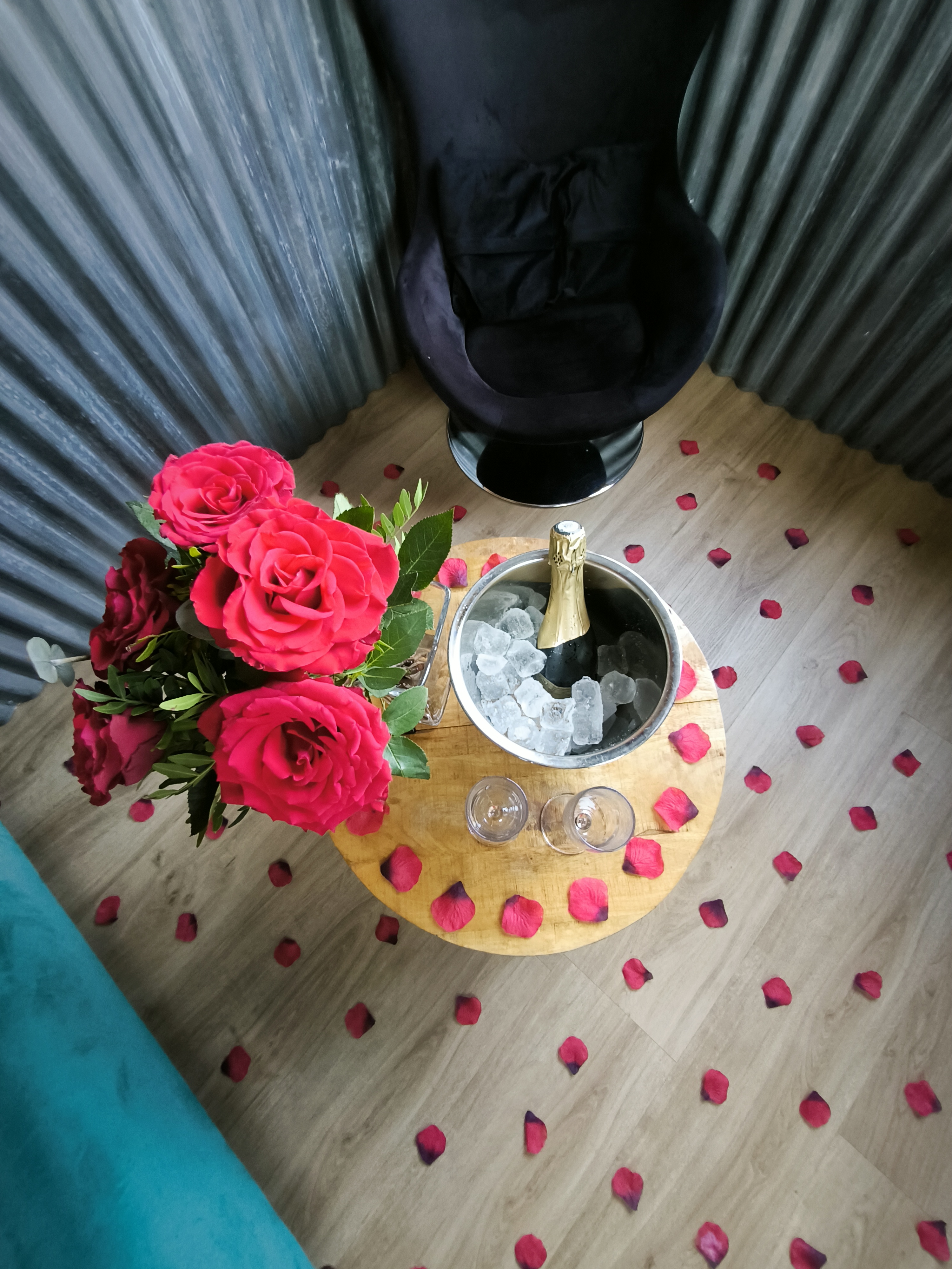 Évasion sensorielle dans une cabane avec spa en Midi-Pyrénées à Puycornet — cuisine