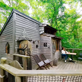 Évasion dans la Cabane du Pêcheur & Spa : un cocon suspendu à La Chapelle Aux Naux — chambre