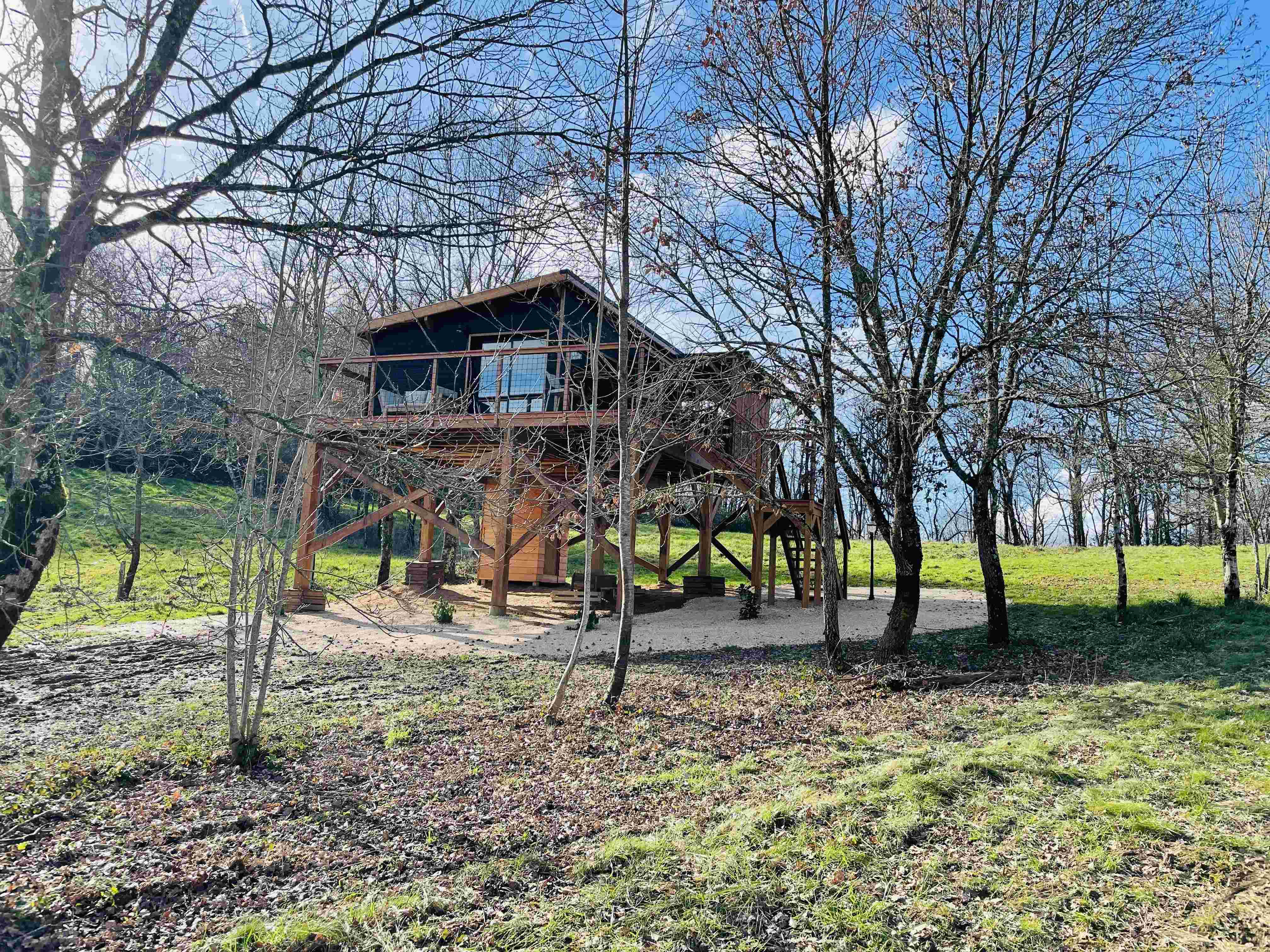 La Cabane Feu de Forêt — Cabane sur pilotis avec spa privatif à Haute-Garonne