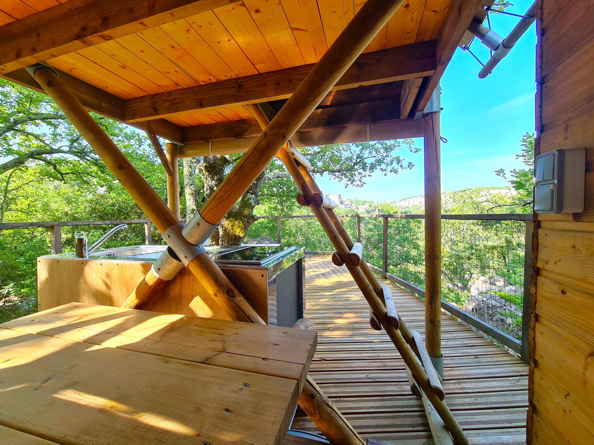 Le Lapiaz : une expérience immersive en tente lodge à Balazuc — chambre