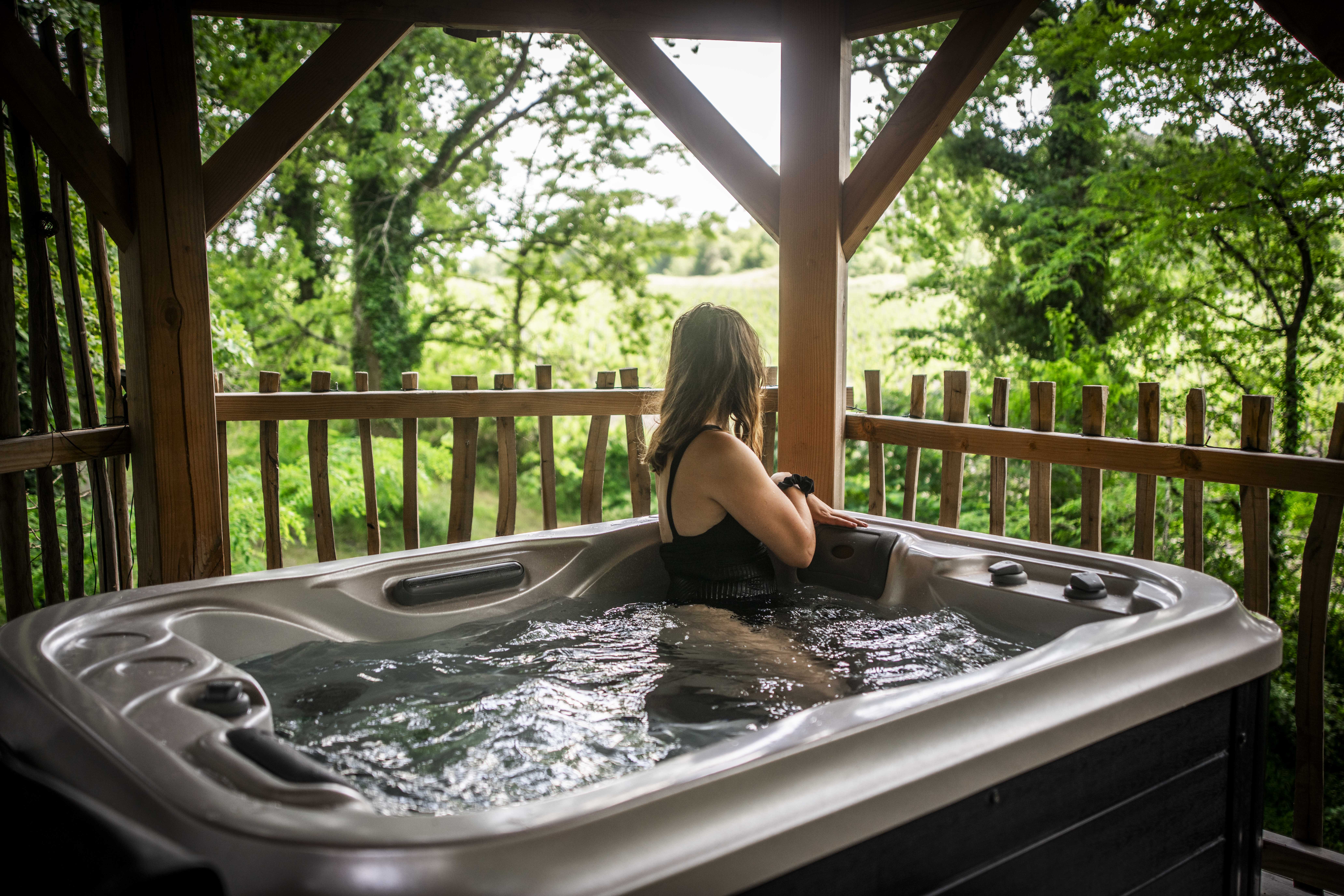 La Cabane la Forêt & Spa : une évasion en hauteur à Martillac — environnement naturel
