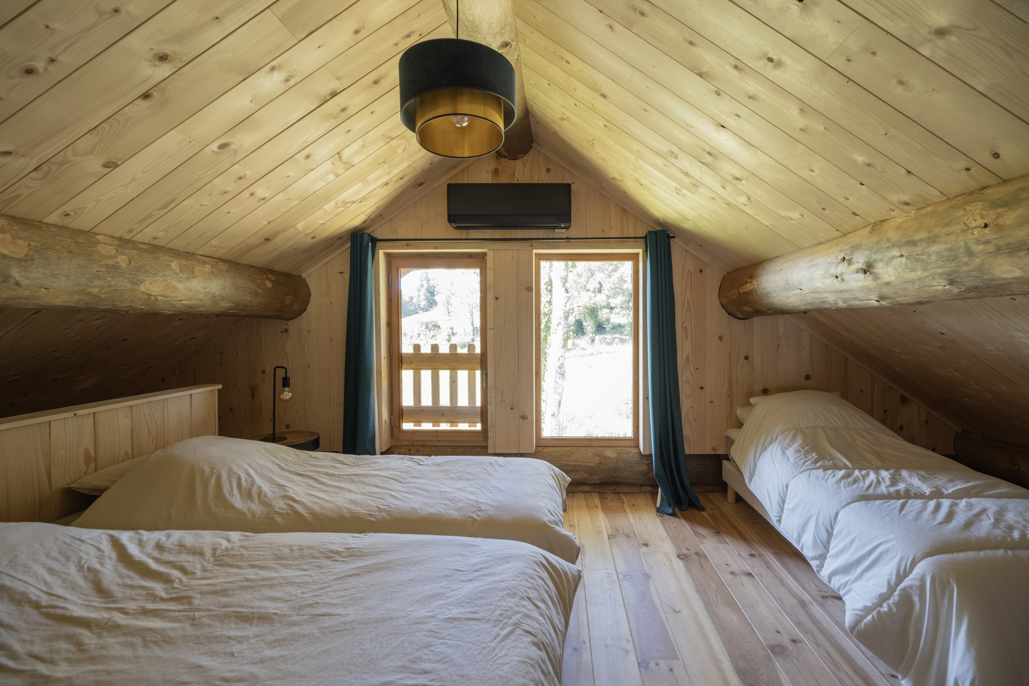 Gîte Le Chammet : un chalet enchanteur en Limousin à Faux-La-Montagne — chambre