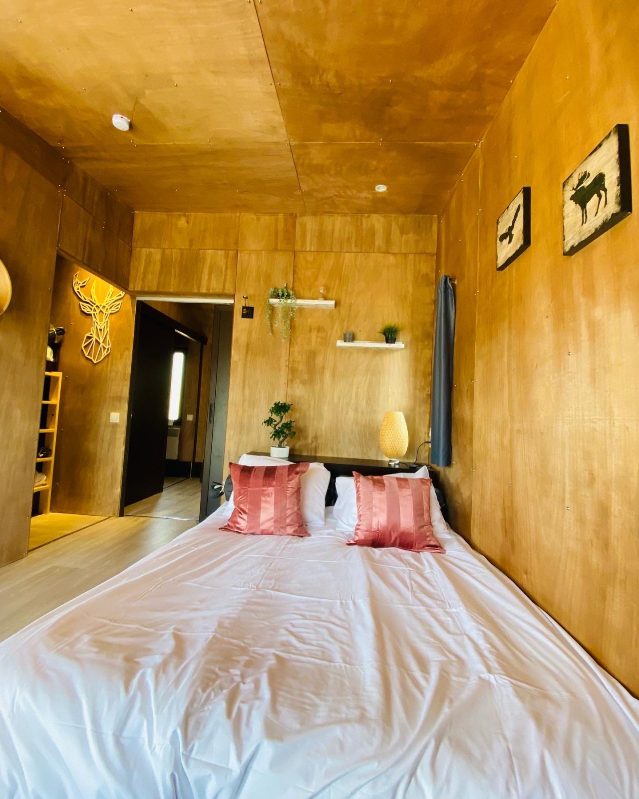 Chalet-Lodge romantique avec spa privatif en Basse-Normandie à Saint-Sever-Calvados — cuisine