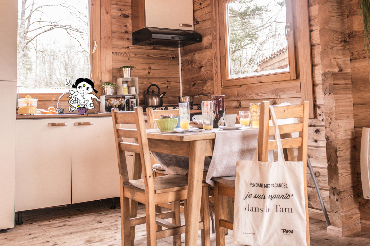 Le Chalet Lumineux — Chalet avec spa à Tarn à Albi — espace de vie