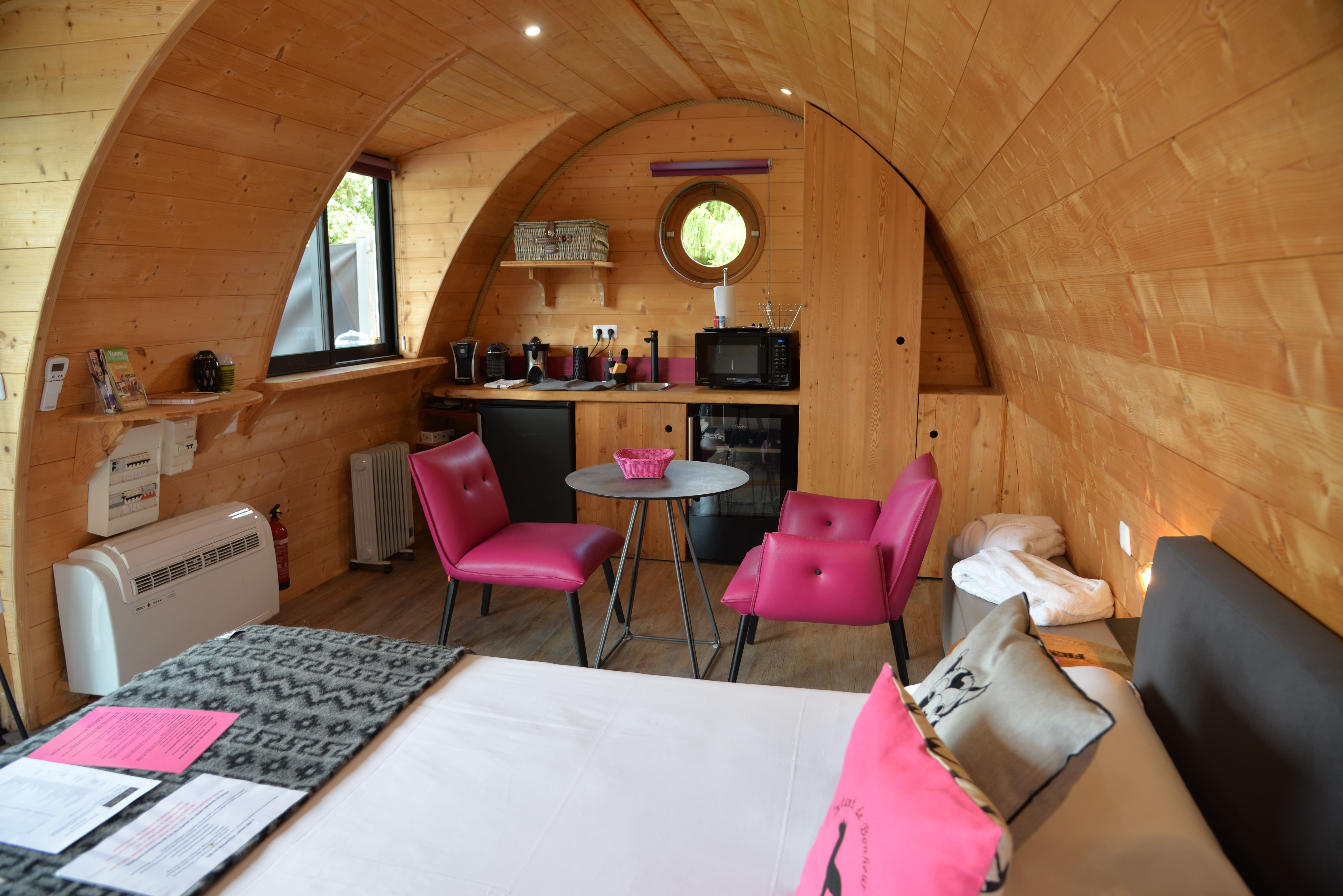 Lodge Duo Flottant Les Preuses : une évasion sensorielle en Bourgogne à Chablis — environnement naturel
