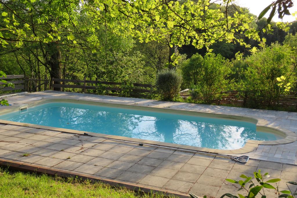 Yourte contemporaine — Séjour apaisant avec spa à Esquillot en Ariège à Esquillot — espace de vie