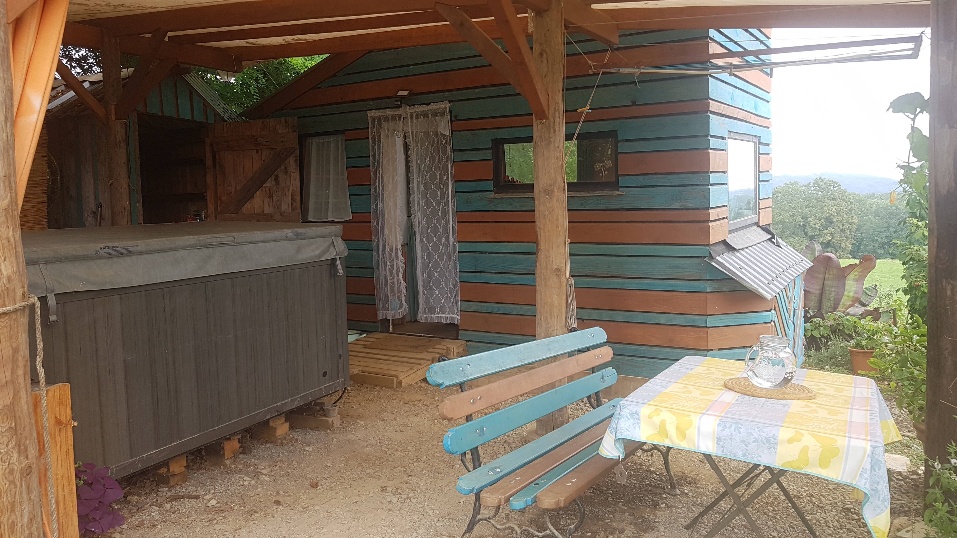 La Tiny Eau coeur de soi & Spa — Tiny House avec spa à Pyrénées-Atlantiques à Esquiule — espace de vie