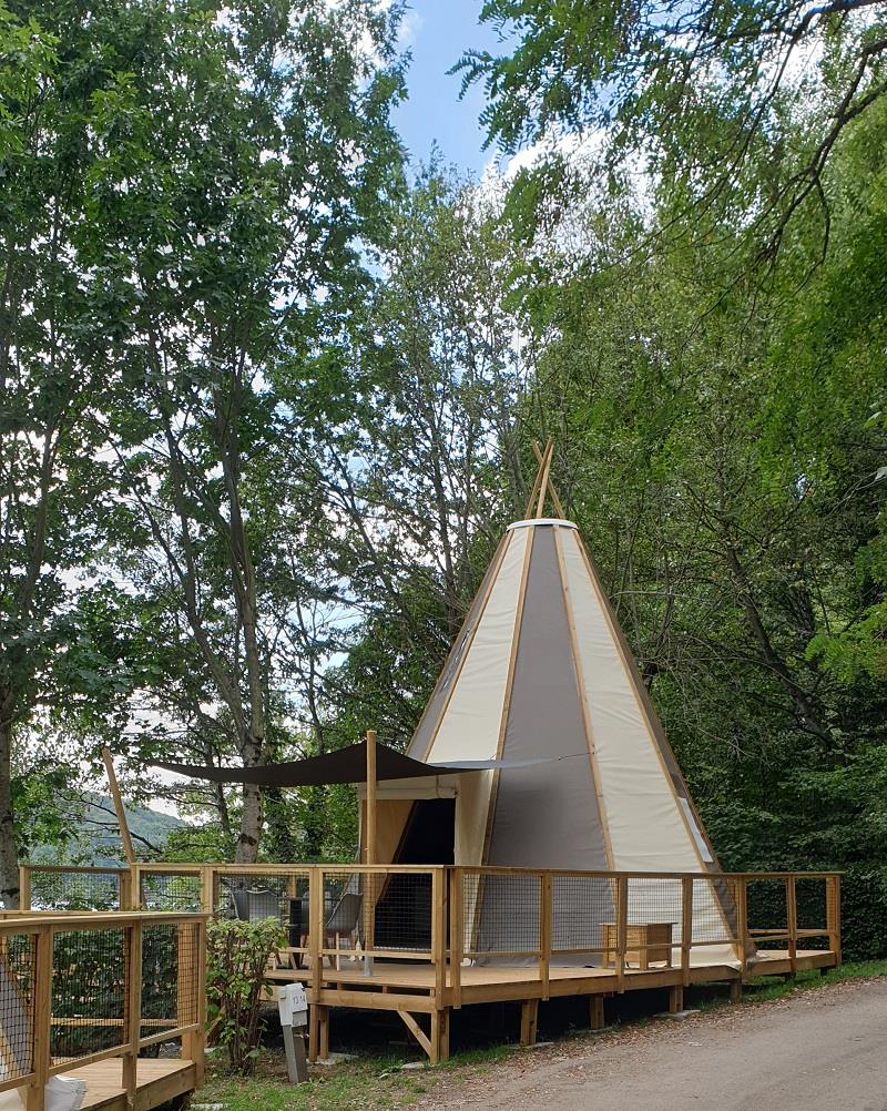 Un tipi enchanteur au cœur des Midi-Pyrénées à Thérondels — espace de vie
