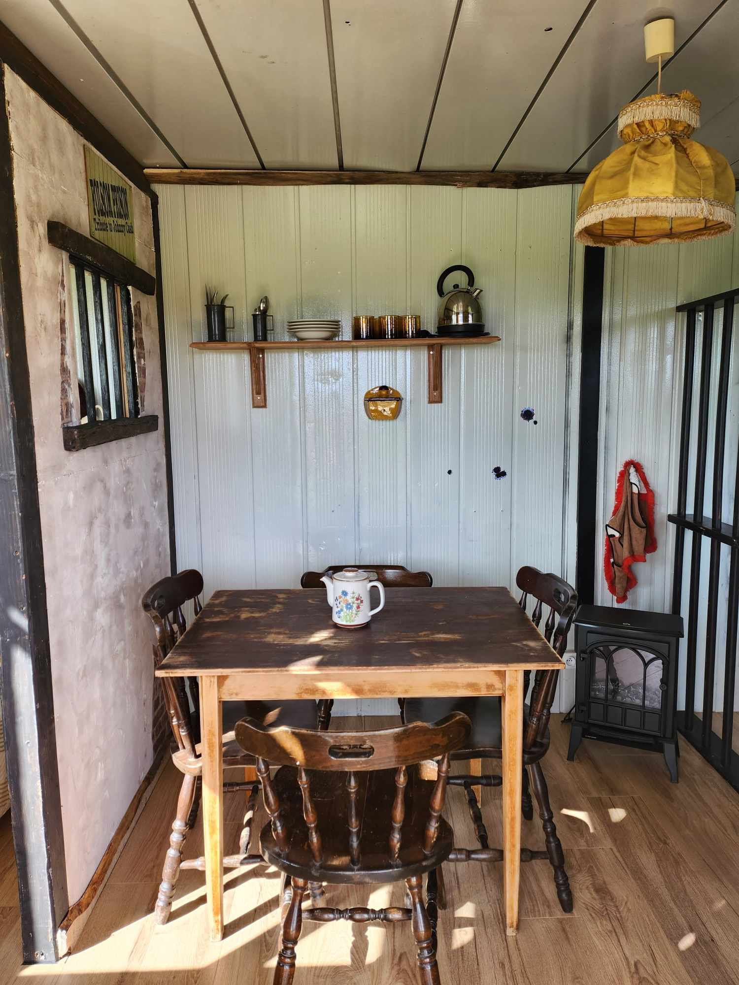 Cabane du shérif : une escapade insolite en Picardie à Lanches-Saint-Hilaire — salle de bain