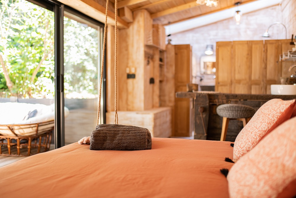 ForRest Sand : une cabane immersive en pleine nature à Lay — vue intérieure