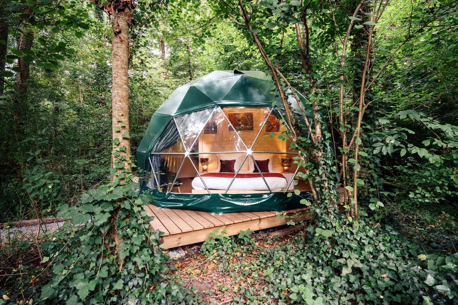 Géode Erable Pourpre — Dôme avec spa à 2 pas d'un ruisseau en Gironde
