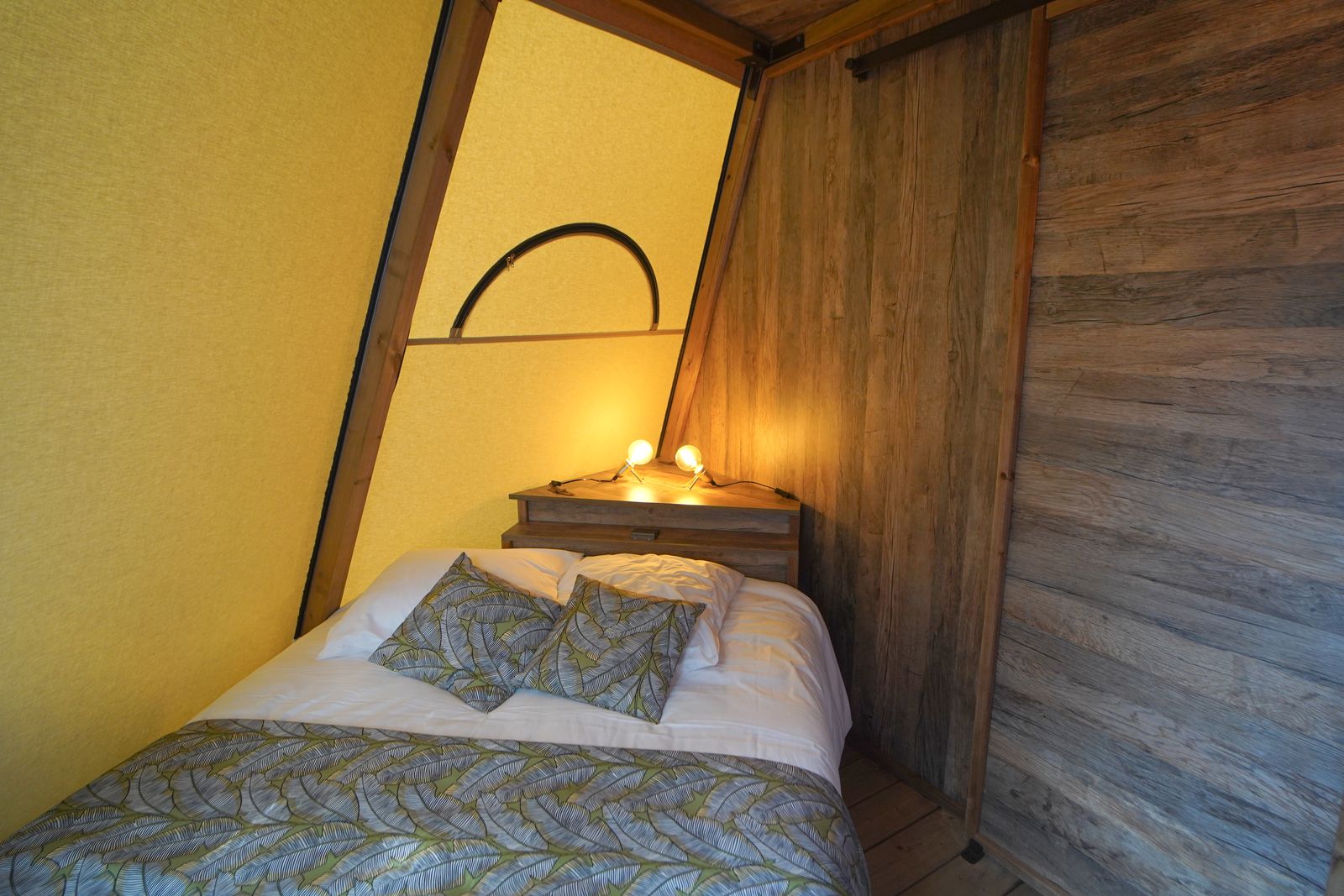Le Tipi de L'Orée des 4 chemins — Nuit avec spa à Yonne à Villeneuve-Saint-Salves — environnement naturel