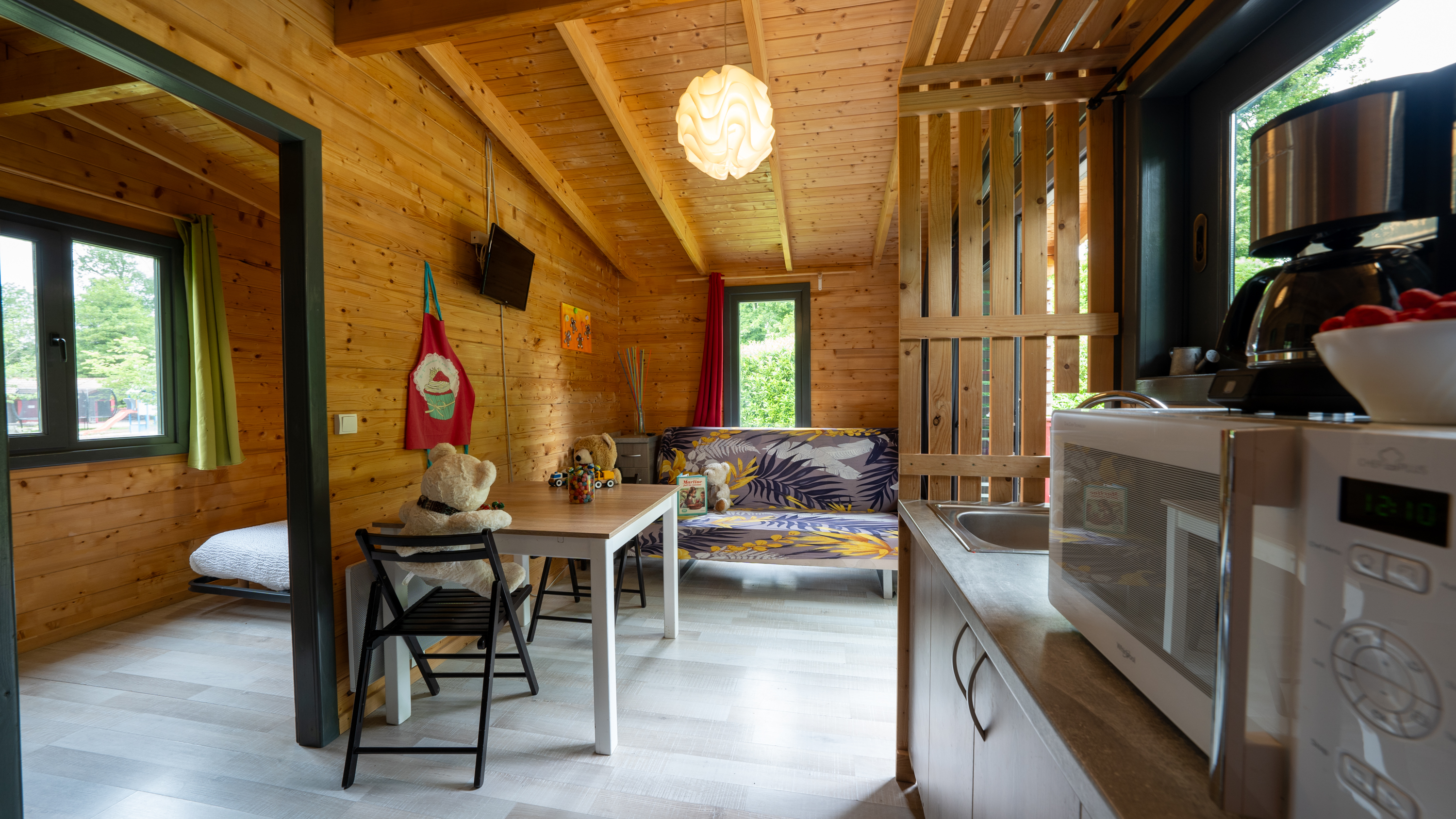 La Cabane familiale D’Hansel : un refuge enchanteur en Champagne-Ardenne à Bar Sur Aube — chambre