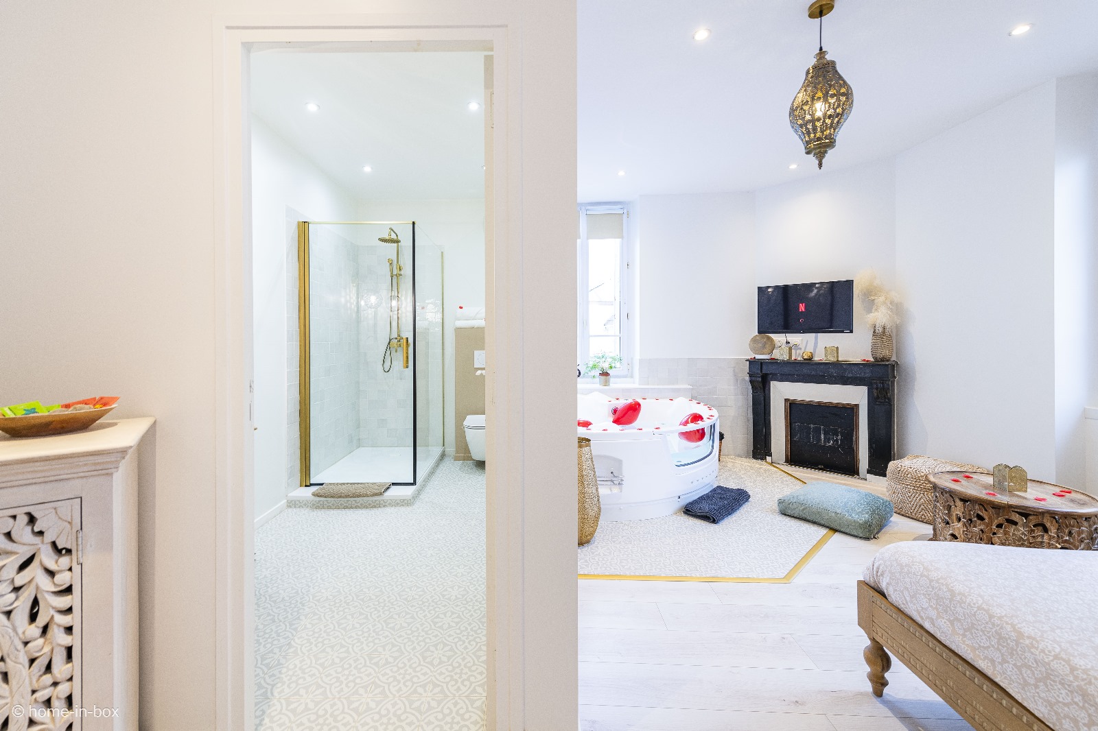 Suite 1001 nuits — Maison insolite avec Jacuzzi à Seine-et-Marne à Serris — chambre