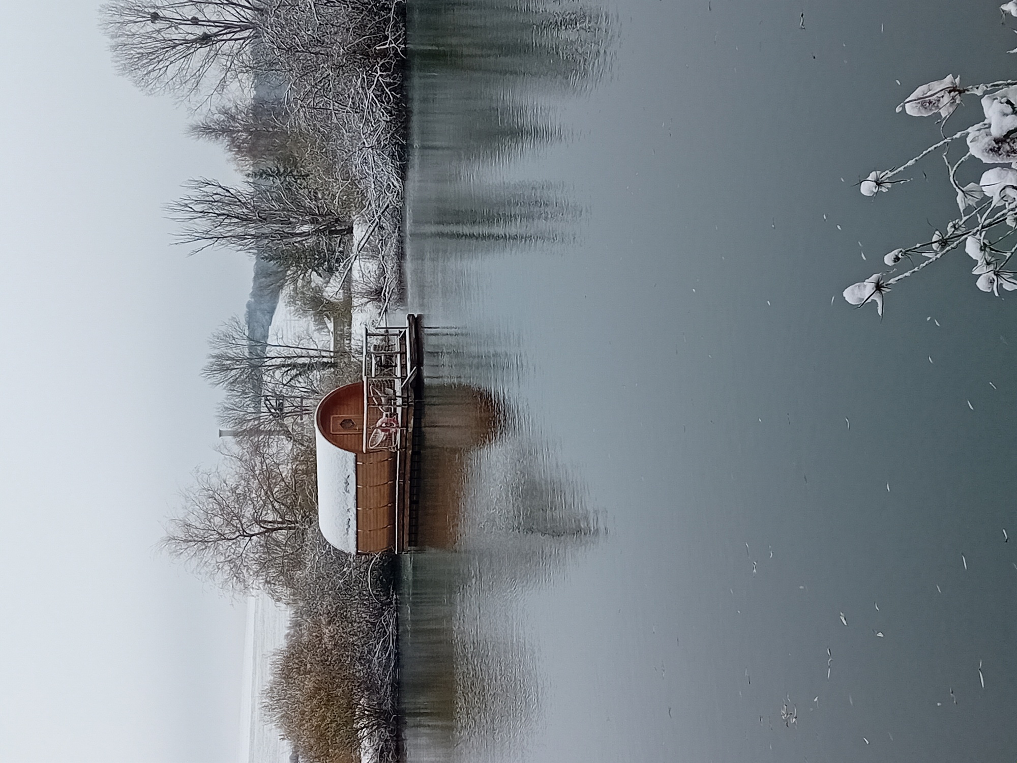 Le Tonneau Millésime : une cabane flottante en Lorraine à Givrauval — cuisine