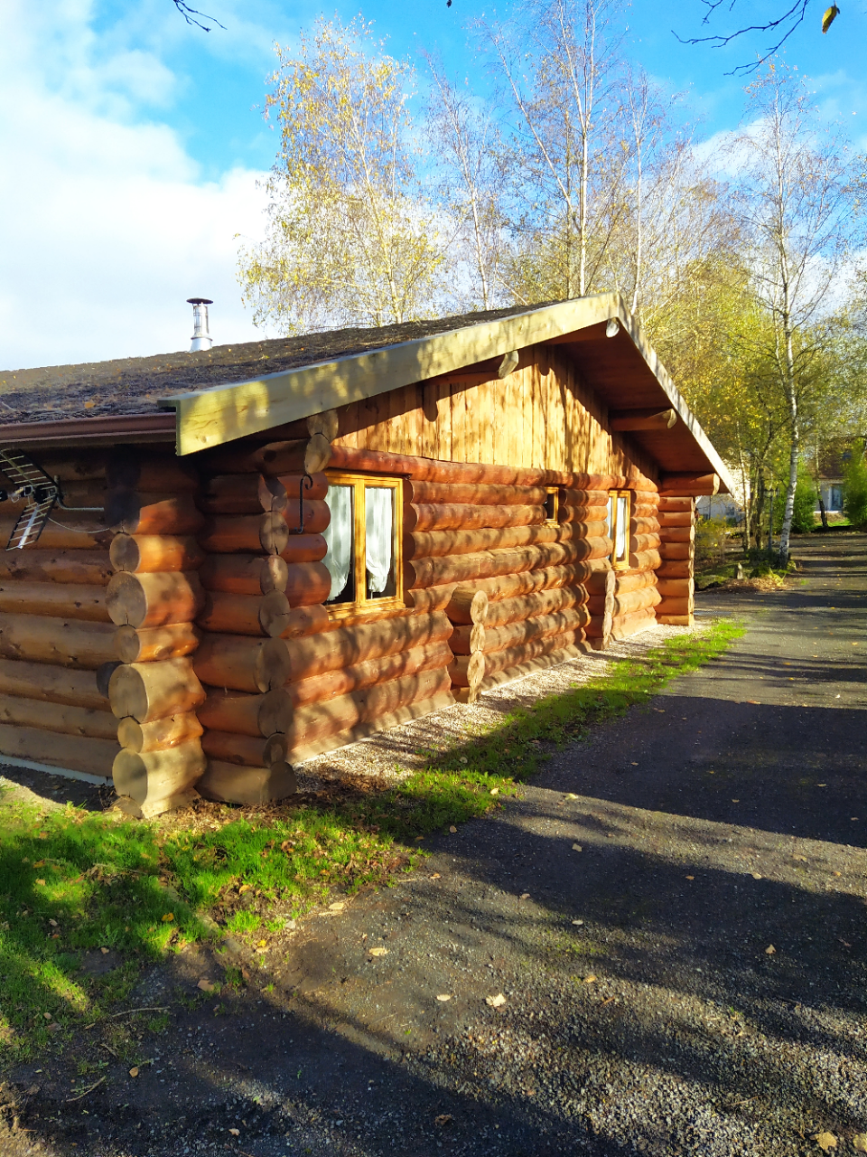 La cabane du Pêcheur — Cabane de trappeur avec spa à Creuse à La Nouaille — vue intérieure