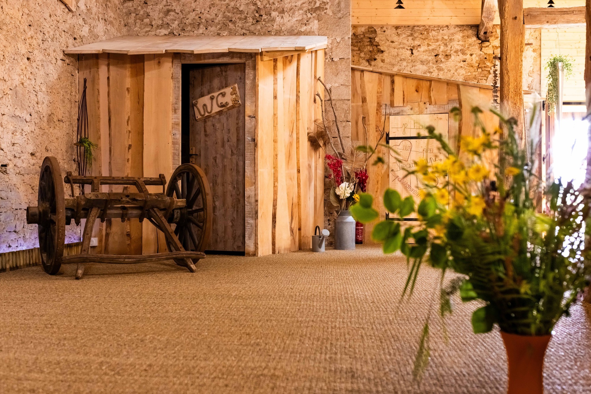 La Cabane et SPA Chez Jules — Cabane avec spa à Doubs à Besançon — chambre