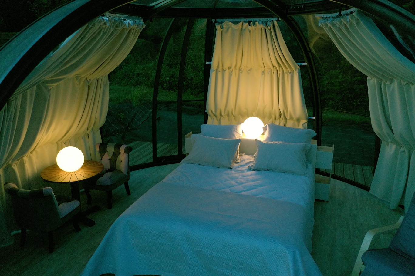 Évasion dans une bulle avec spa privatif en Haute-Garonne à Les Tourreilles — vue intérieure