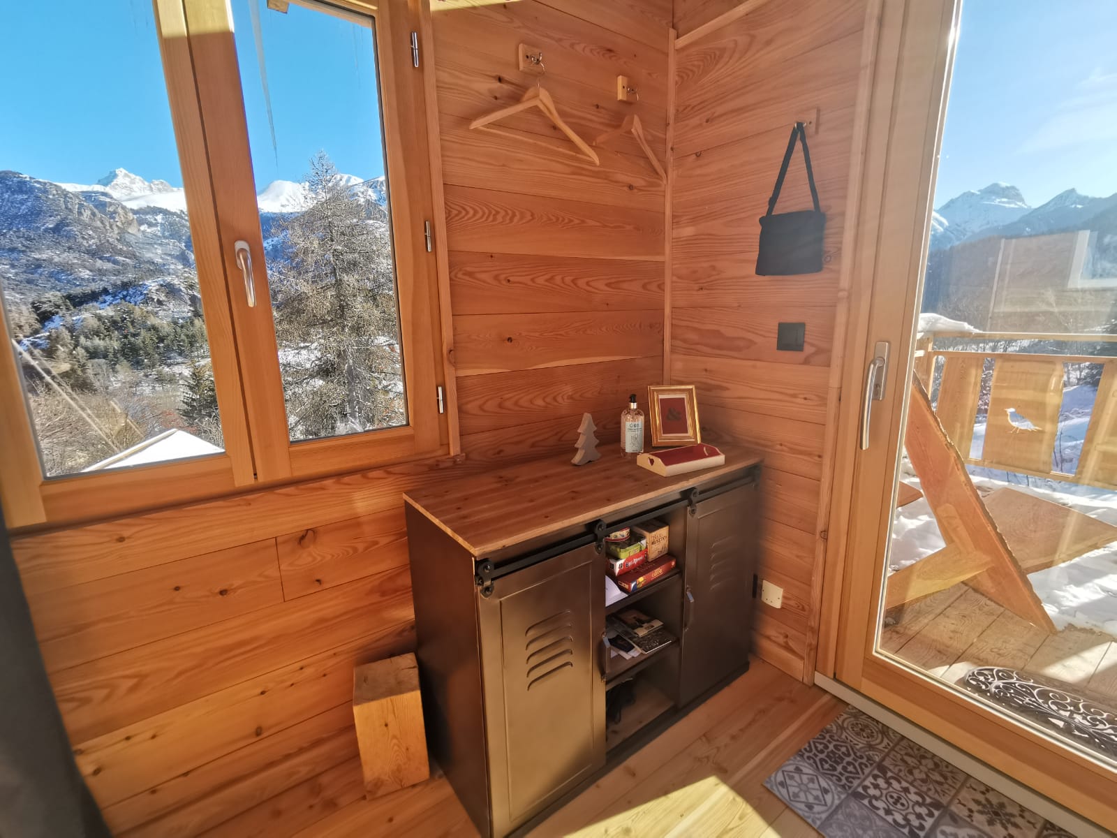 Cabane "Les Eaux Tortes" — Nuit avec vue panoramique à Alpes-de-Haute-Provence à Digne-les-Bains — chambre