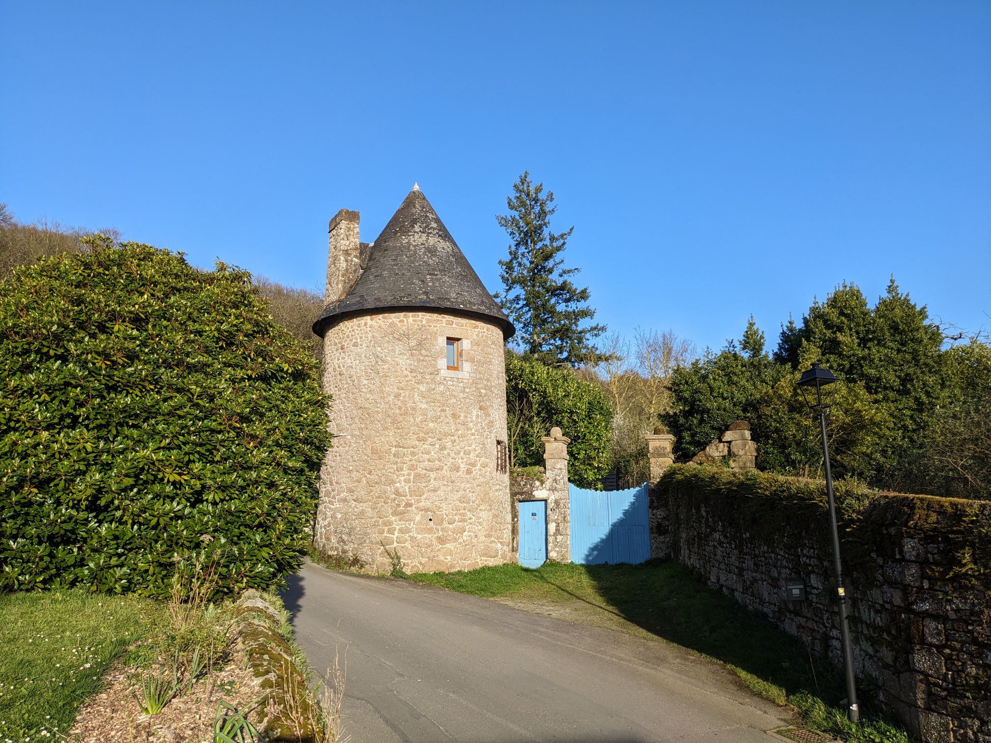 La tour médiévale du Château de la Carrée — Séjour romantique en Bretagne à Saint-Germain-en-Coglès — vue intérieure