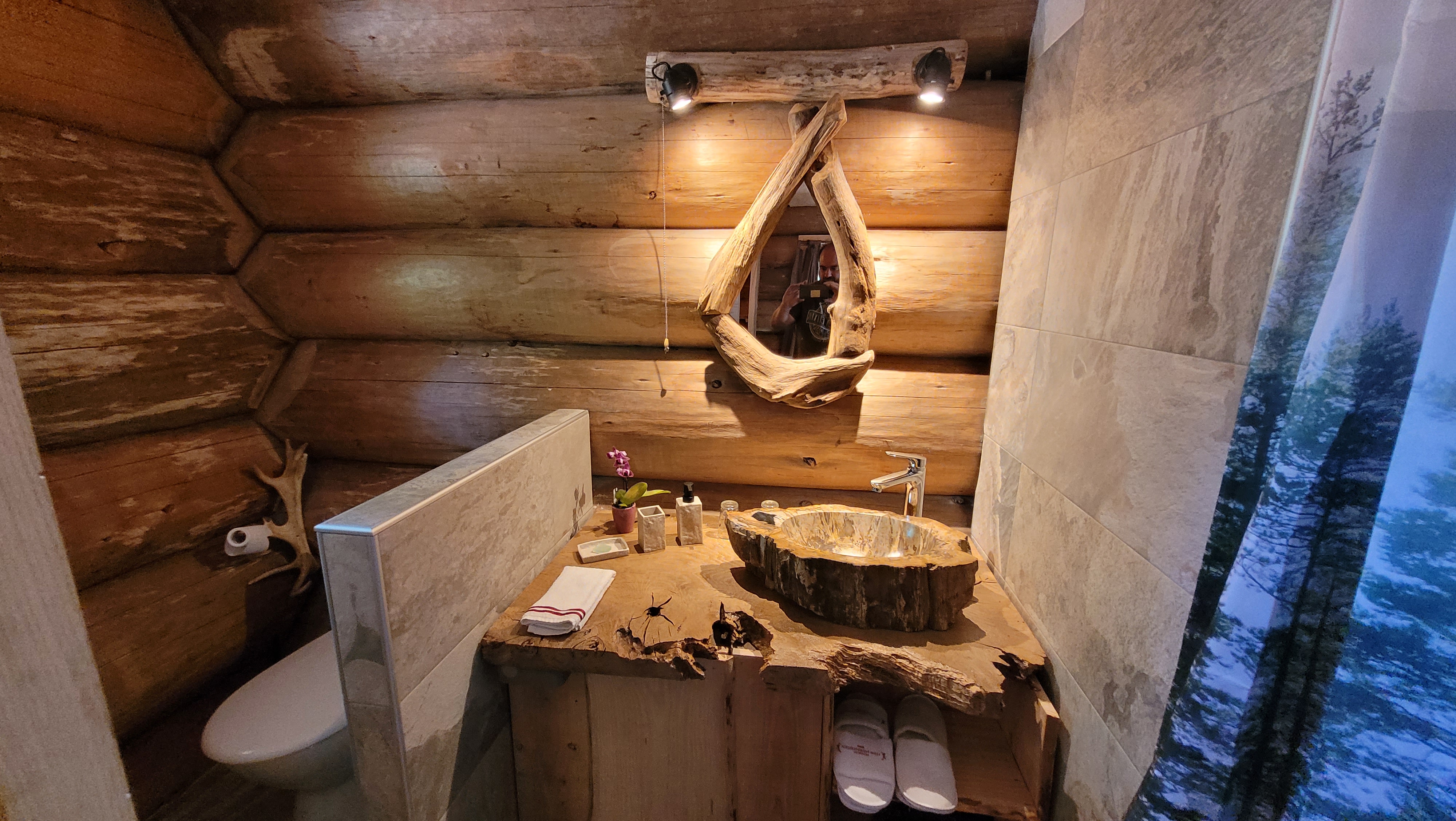 La Fuste & Spa : une cabane de trappeur au cœur de la nature à Echouboulains — salle de bain