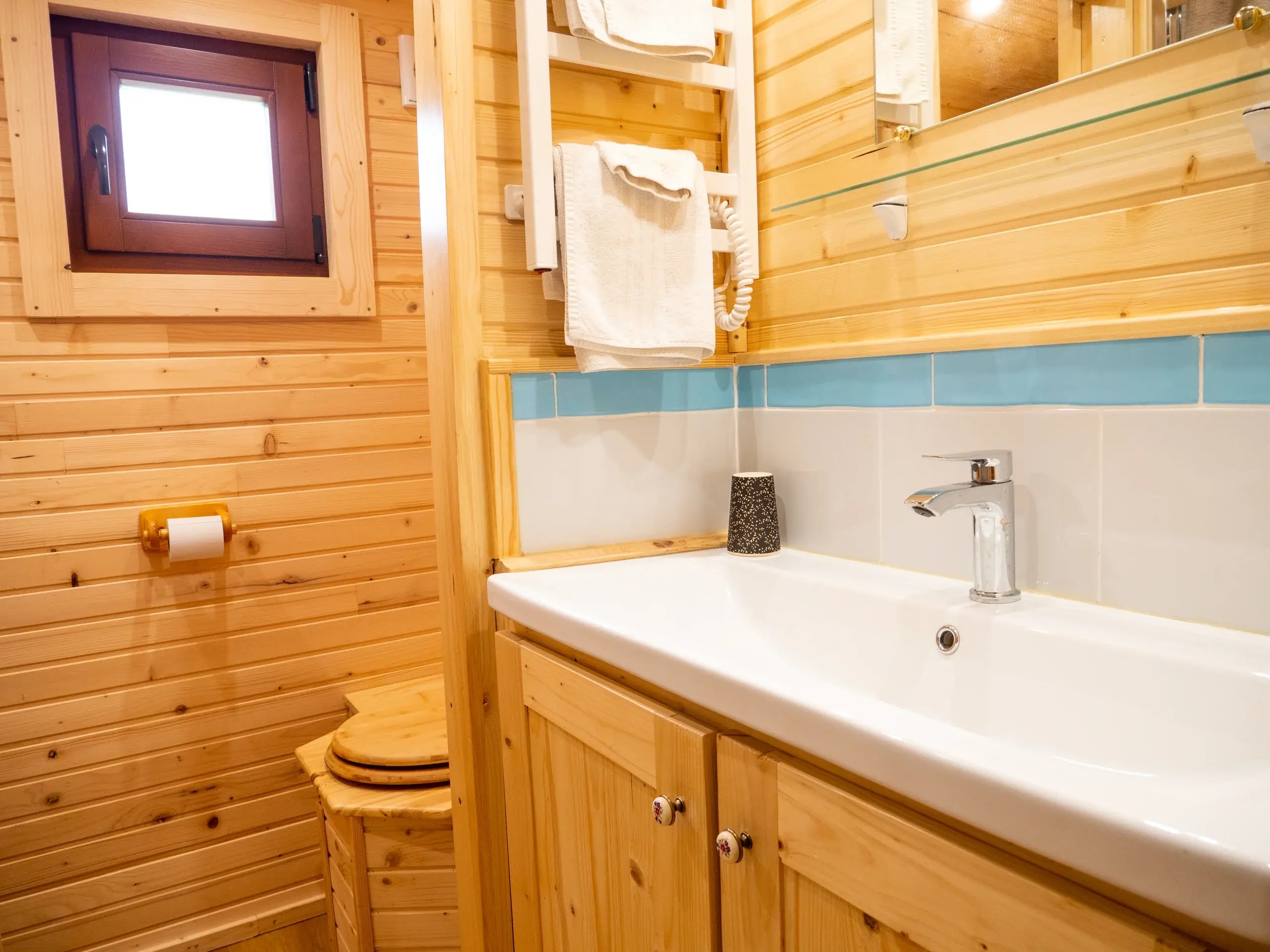 Roulotte Les Hirondelles — Évasion nature avec spa à Ariège à Foix — environnement naturel