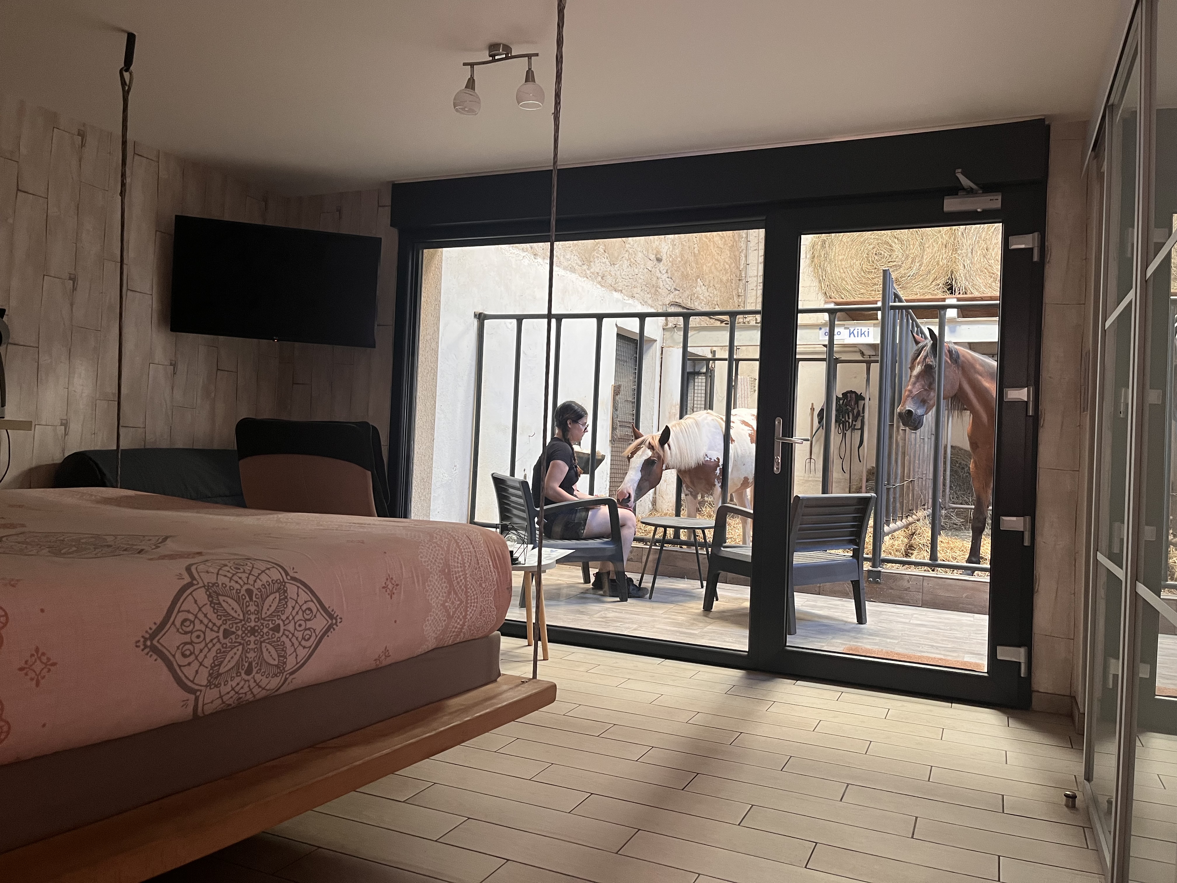 Suite 3 — Hébergement avec jacuzzi et vue sur chevaux à Vosges à Épinal — chambre