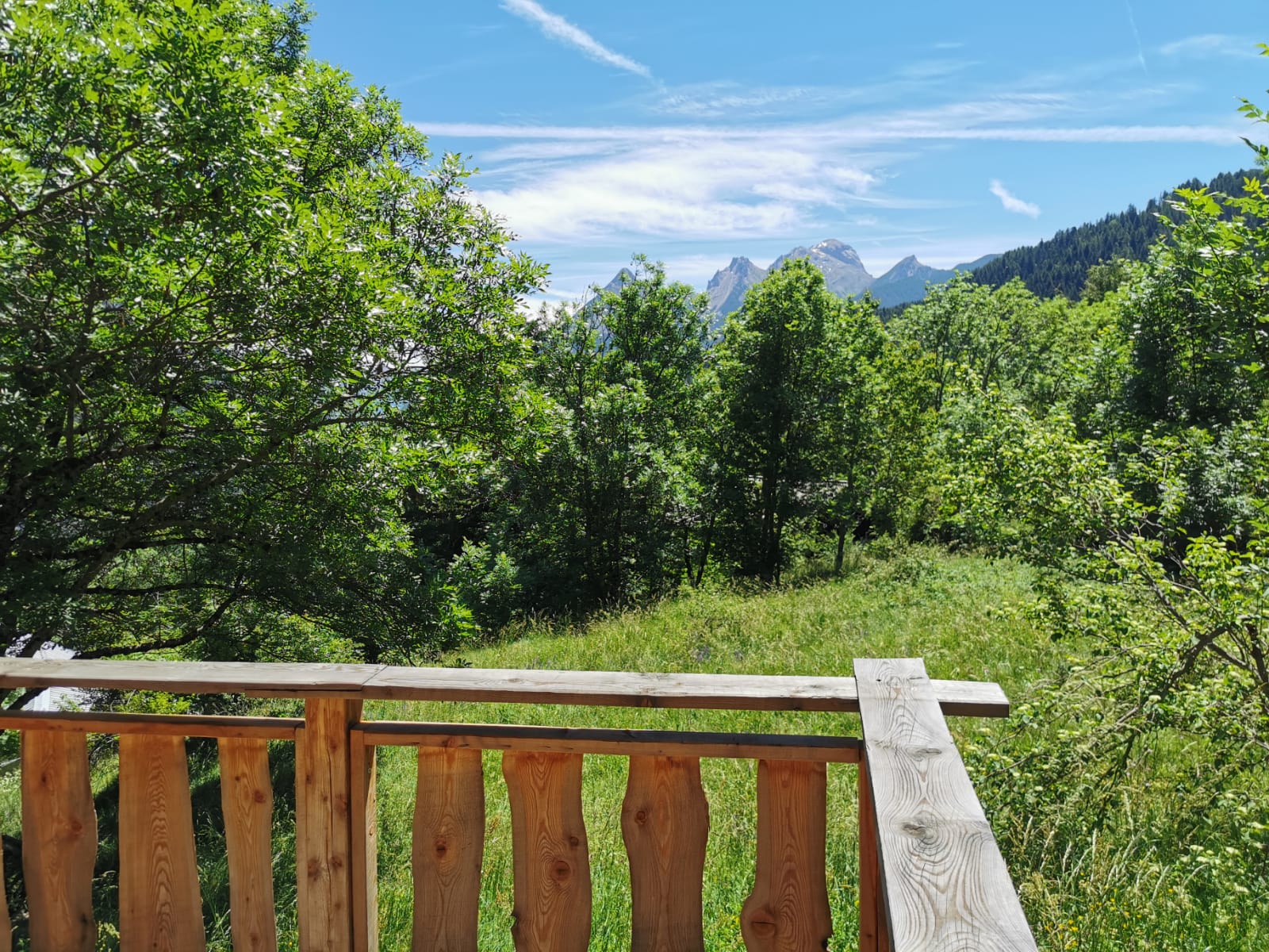 Cabane Les Séolanes : une escapade perchée en pleine nature à Le Lauzet Ubaye — vue intérieure